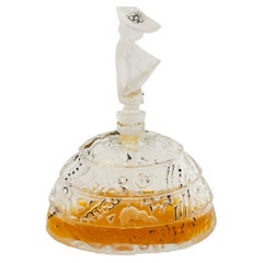 House of Tre-jur Suivez - Flacon de parfum figuratif en crinoline représentant une femme féminine, circa 1925