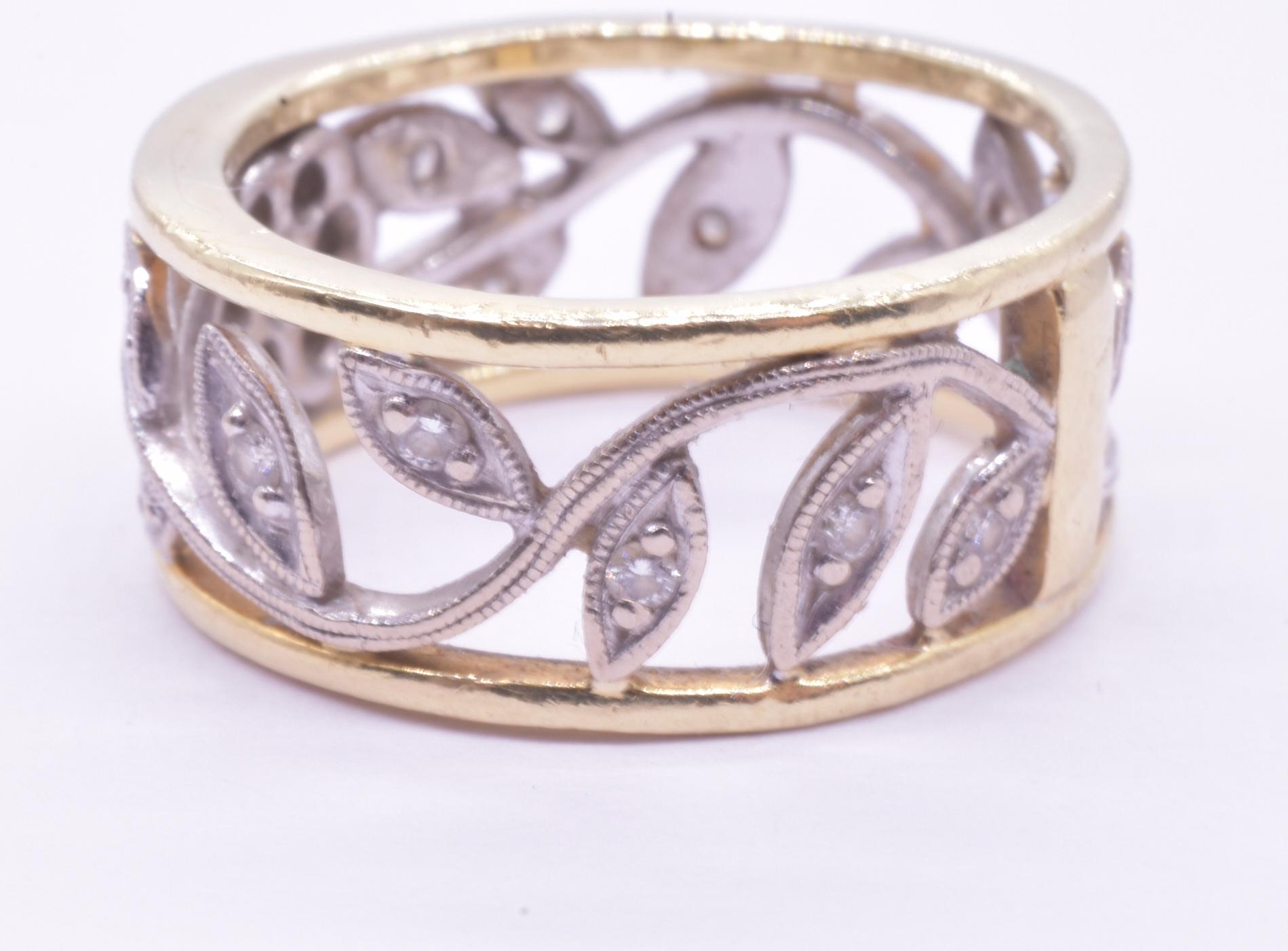 C1930 18K Gold Flower Band Ring w Diamond Accents In Good Condition In Baltimore, MD