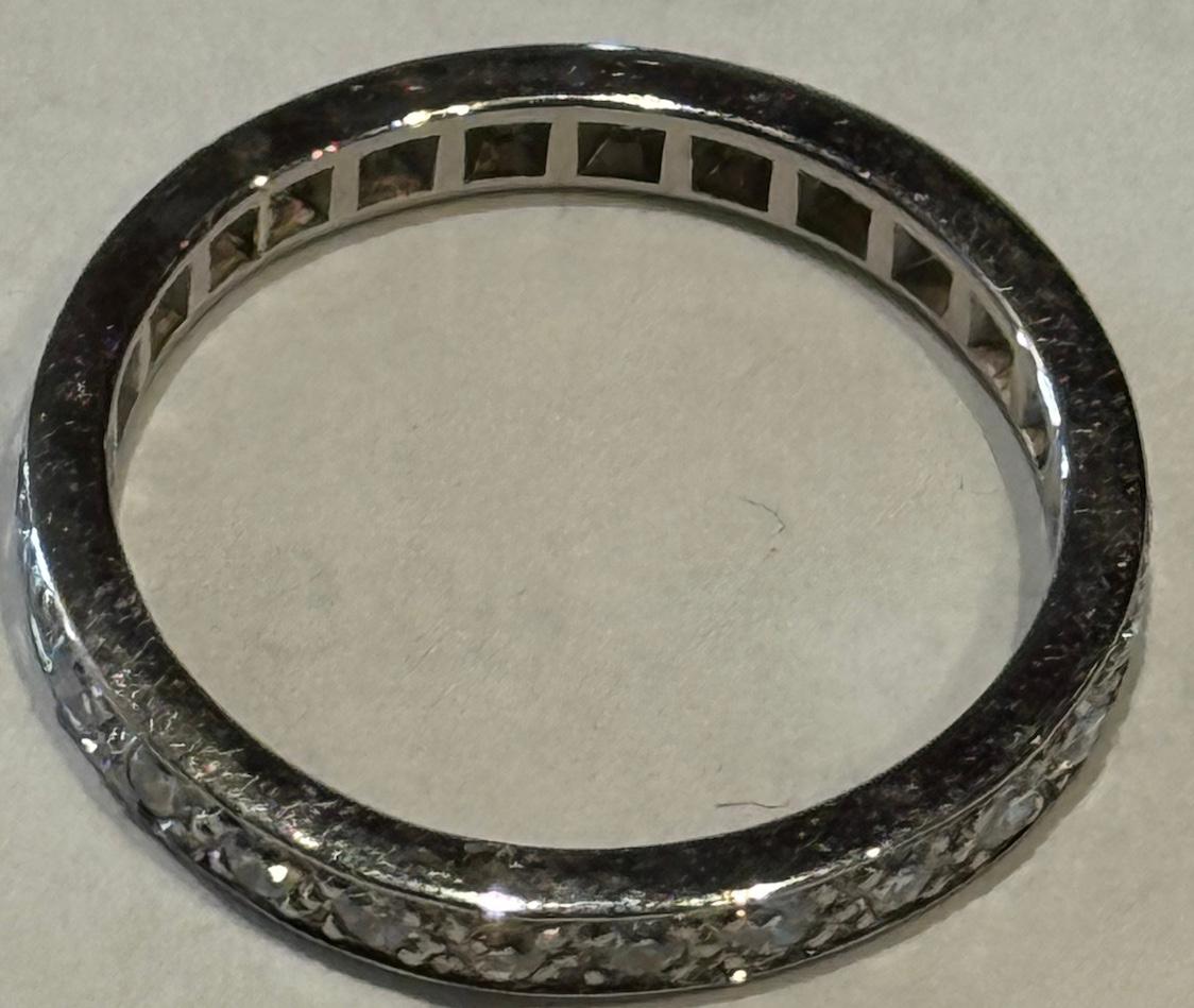 Anneau d'éternité en palladium et diamants, taille 6 1/2, c1930 Unisexe en vente