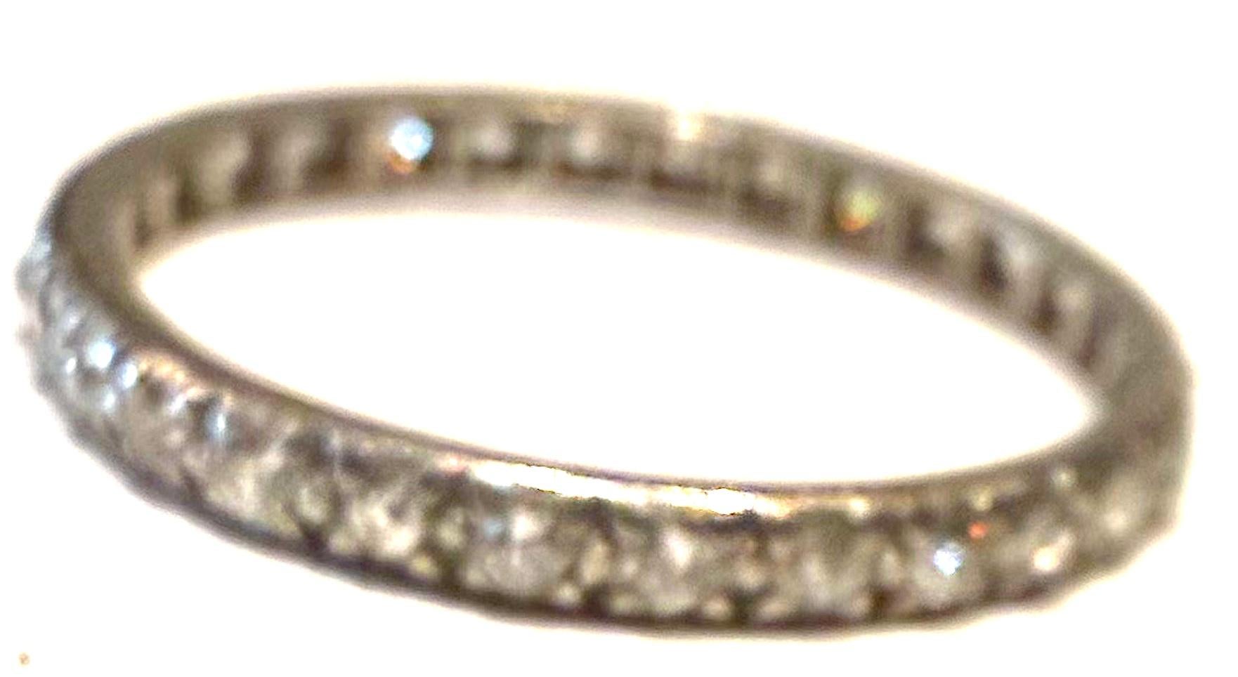 Taille vieille mine Bague d'éternité en platine et diamants taille 7,1930 en vente