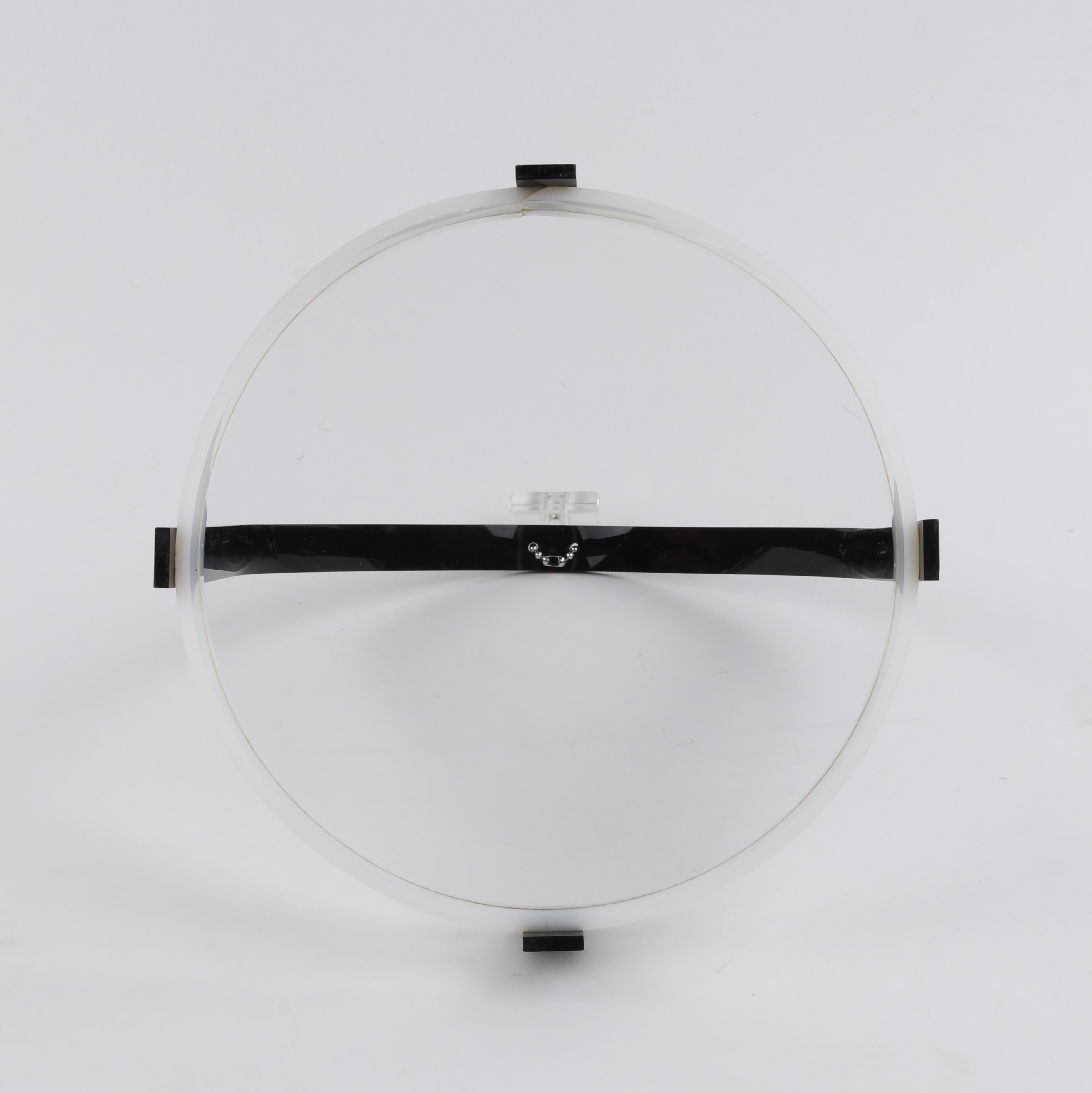 c.1930s-1940s Art Deco Lucite Circular Structured Handheld Serving Beverage Tray For Sale 6
