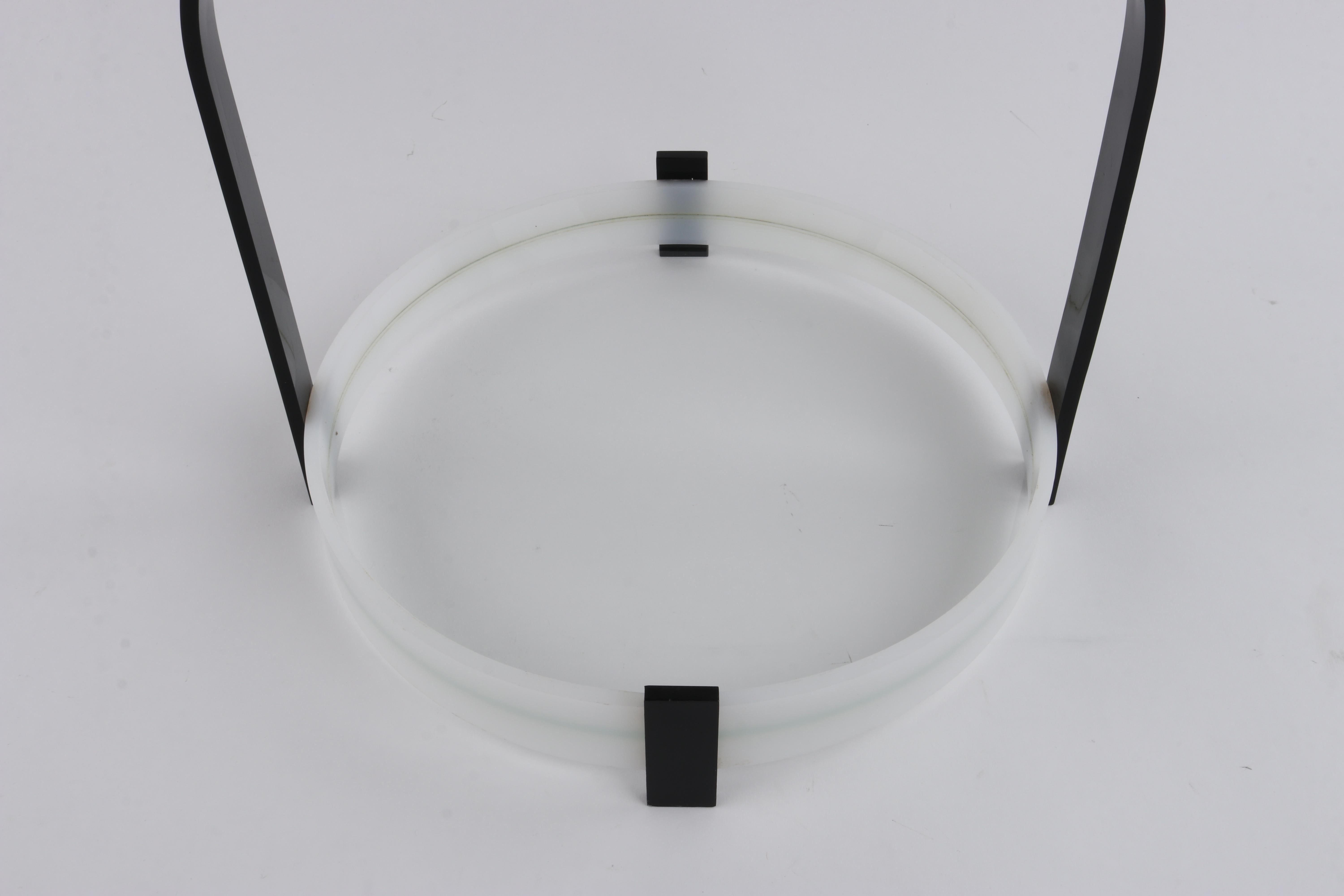 c.1930s-1940s Art Deco Lucite Circular Structured Handheld Serving Beverage Tray For Sale 7