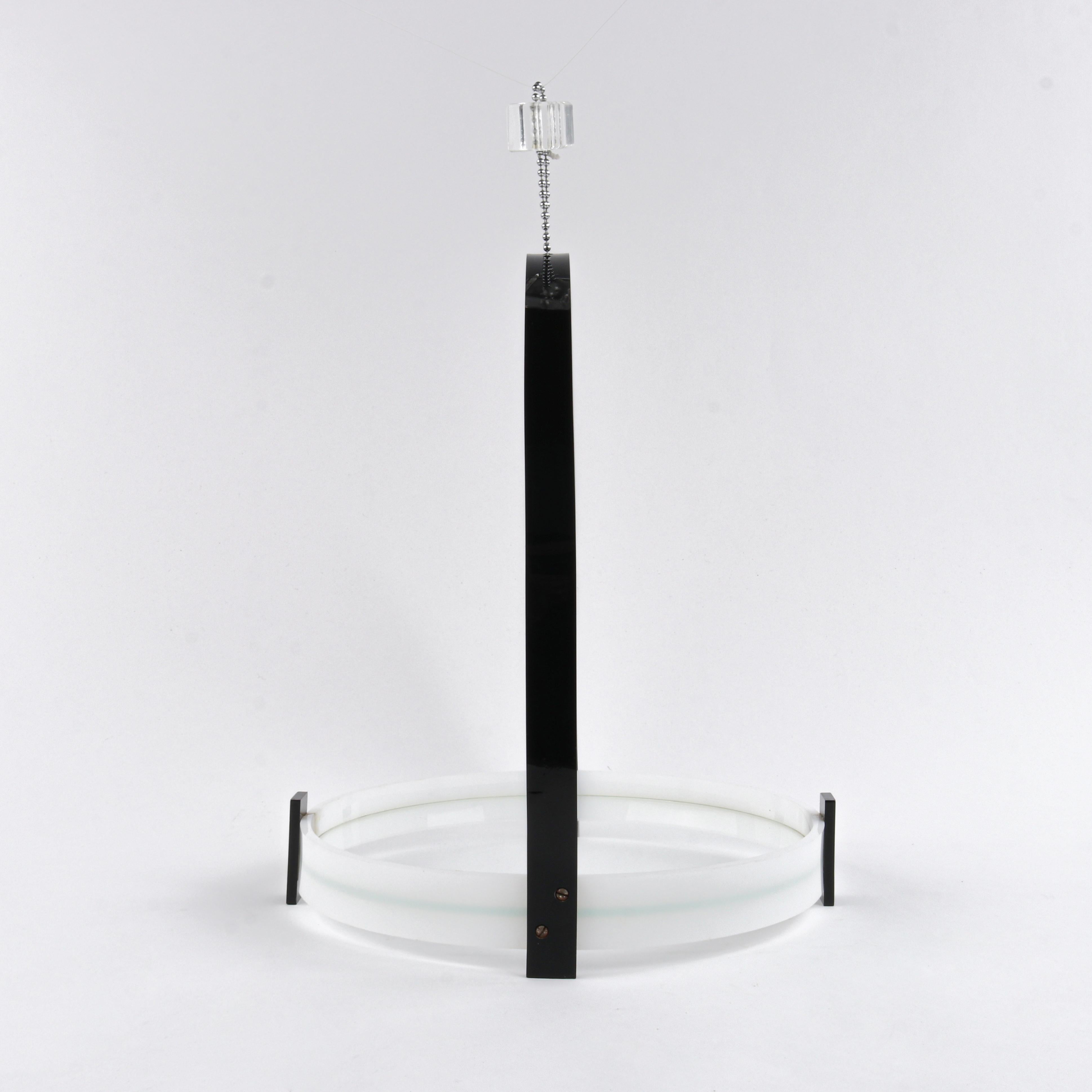 c.1930s-1940s Art Deco Lucite Circular Structured Handheld Serving Beverage Tray For Sale 4