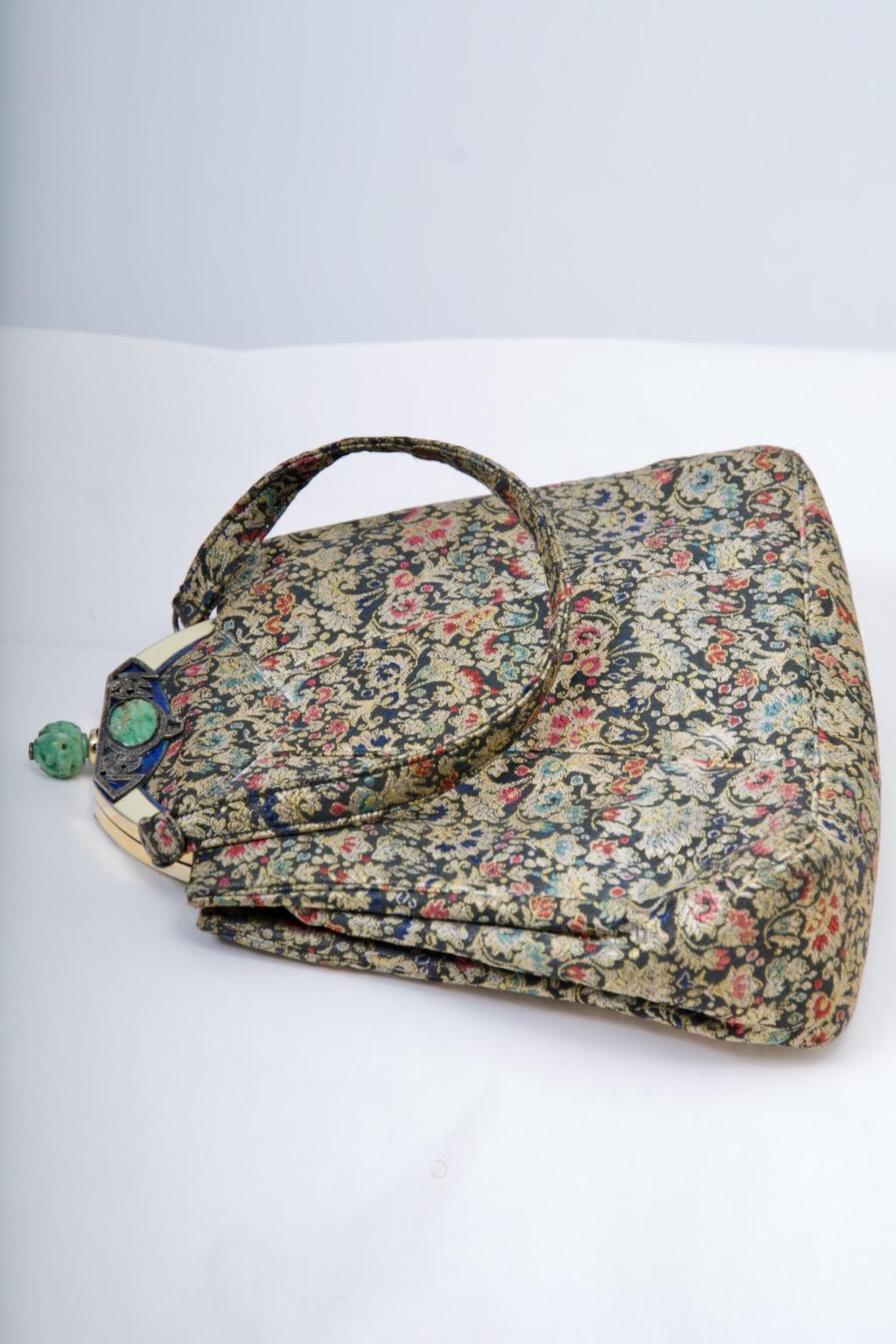 c.1930 Borsa da sera in broccato con accenti di giada In condizioni buone in vendita a Alford, MA