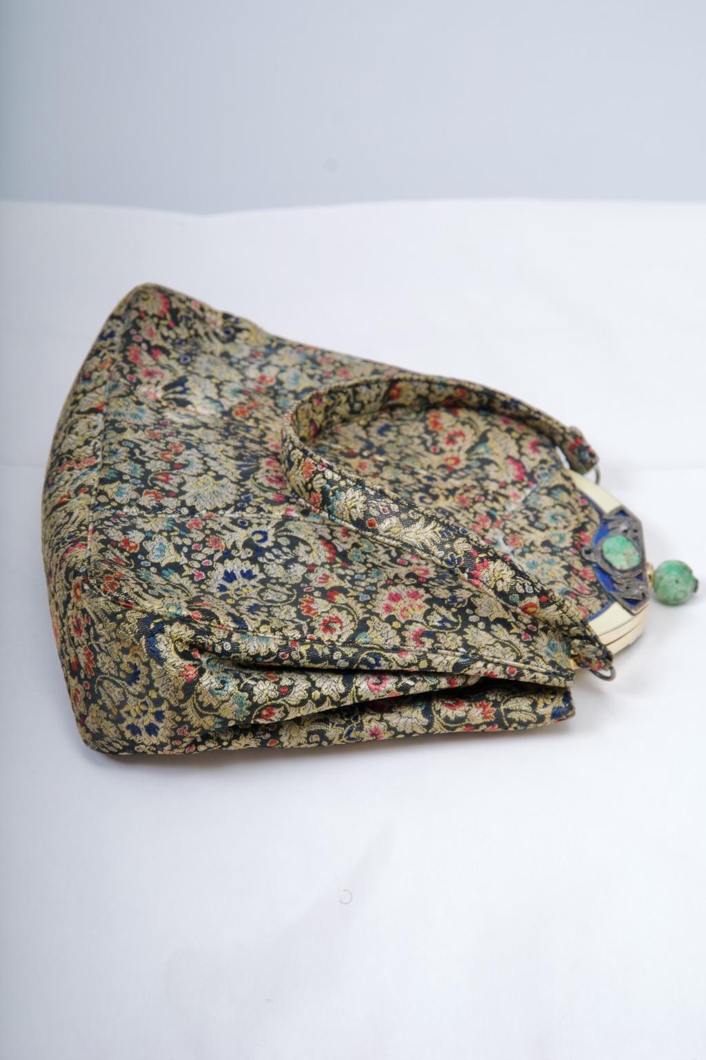 c.1930 Borsa da sera in broccato con accenti di giada in vendita 1