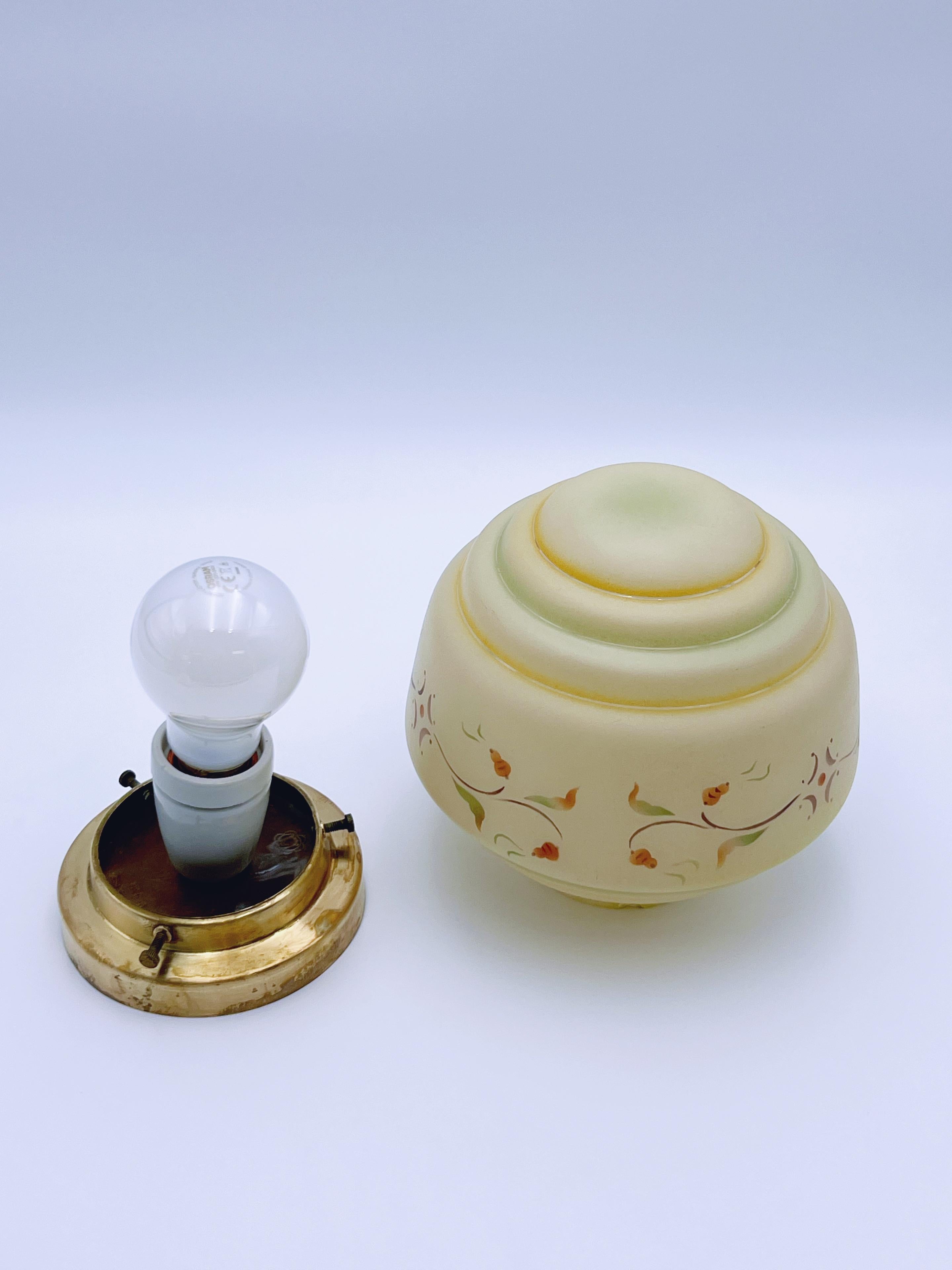 c.1930 Lámpara de techo escandinava empotrada, Art Decó, latón y cristal en venta 5