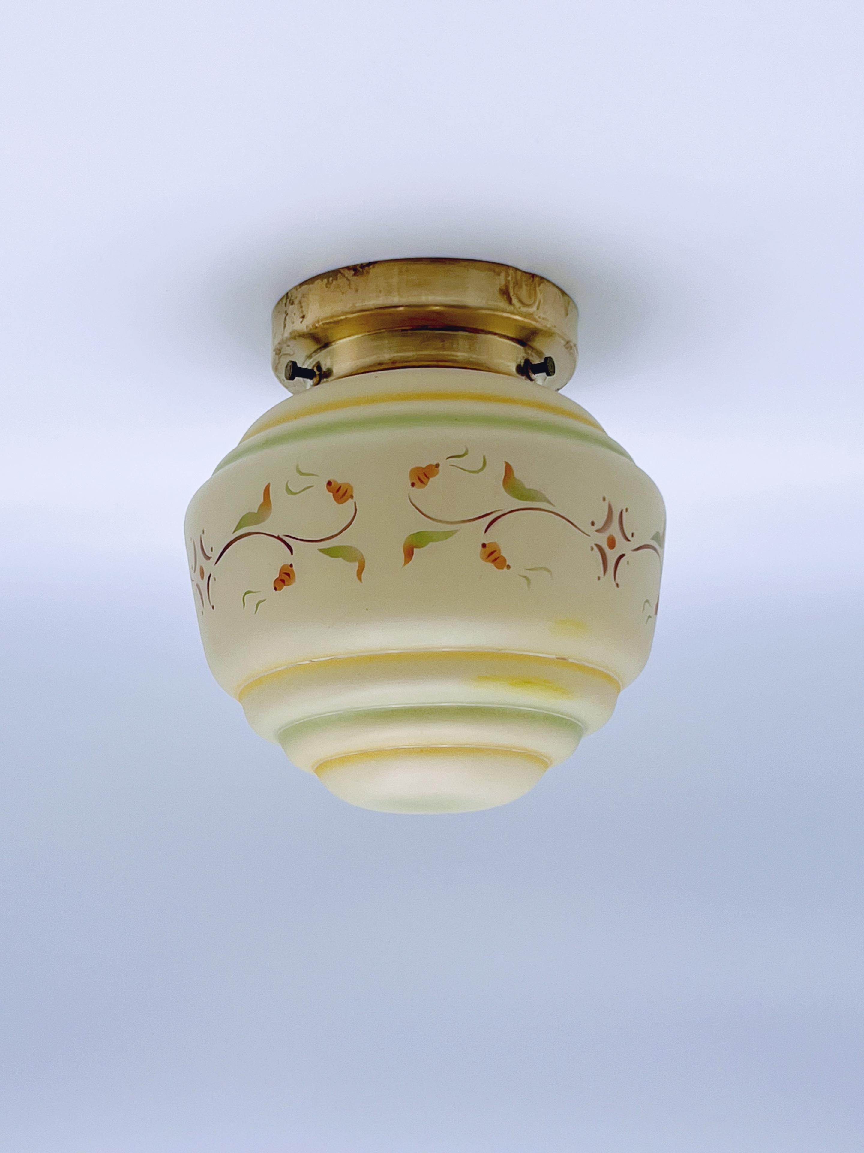 c.1930 Lámpara de techo escandinava empotrada, Art Decó, latón y cristal Escandinavo en venta