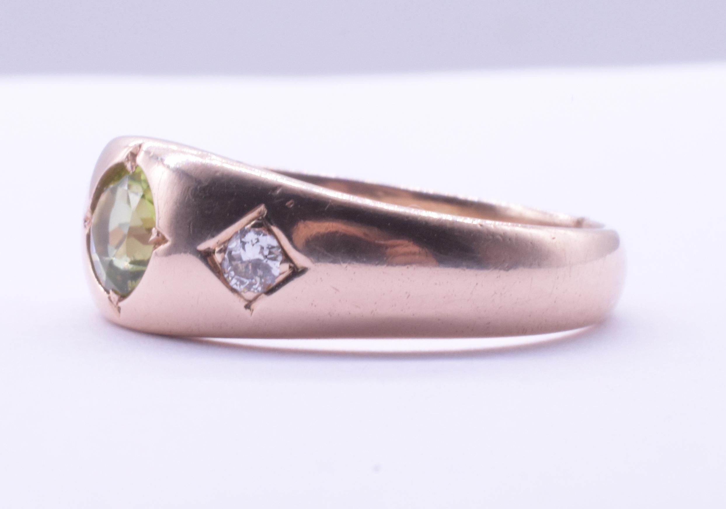 C1880 14 Karat Peridot und Diamant Einbauring mit 3 Steinen, Einbaubeleuchtung im Zustand „Hervorragend“ im Angebot in Baltimore, MD