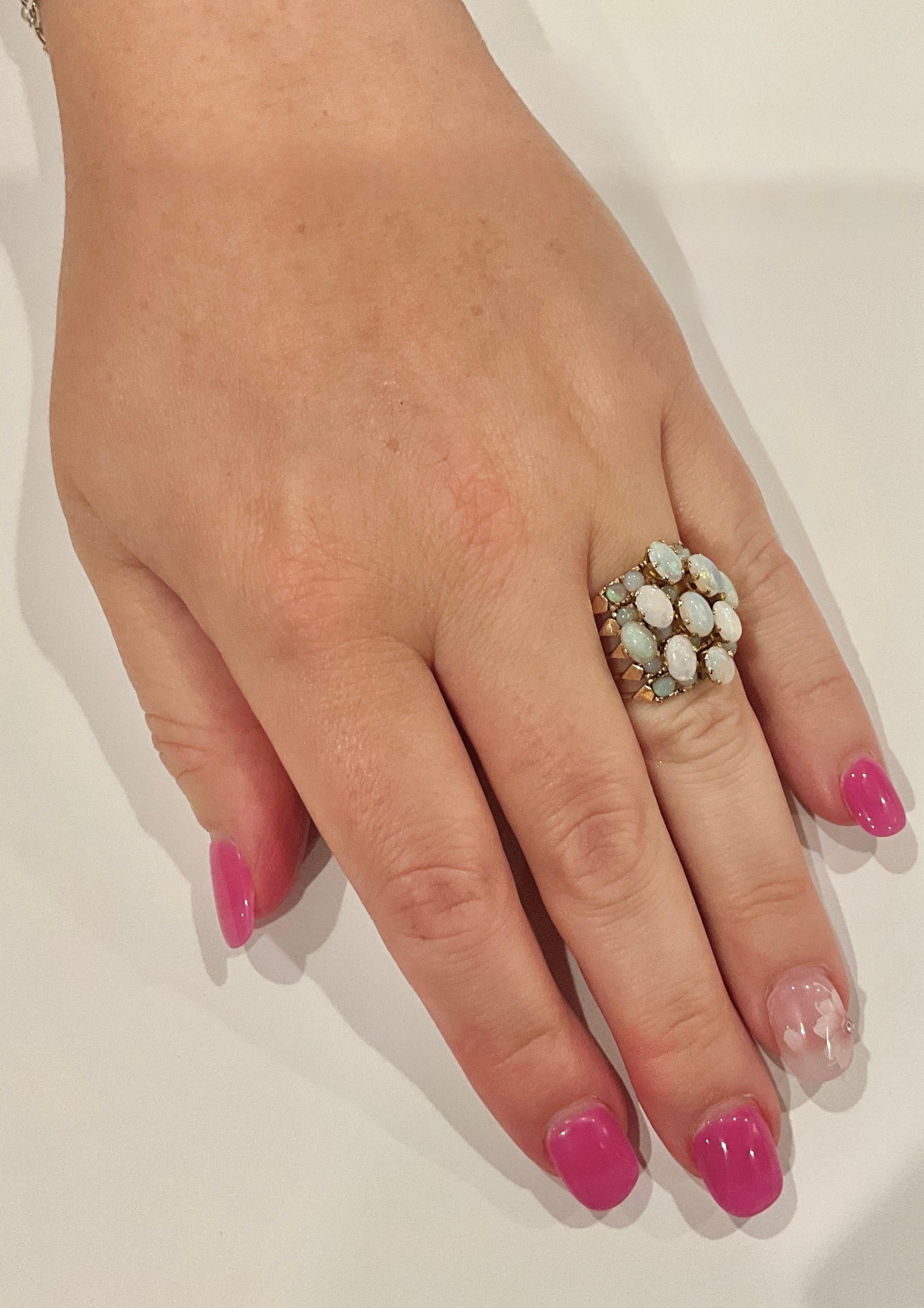 C1940 Anillo de harén de ópalo de 14 quilates en venta 8