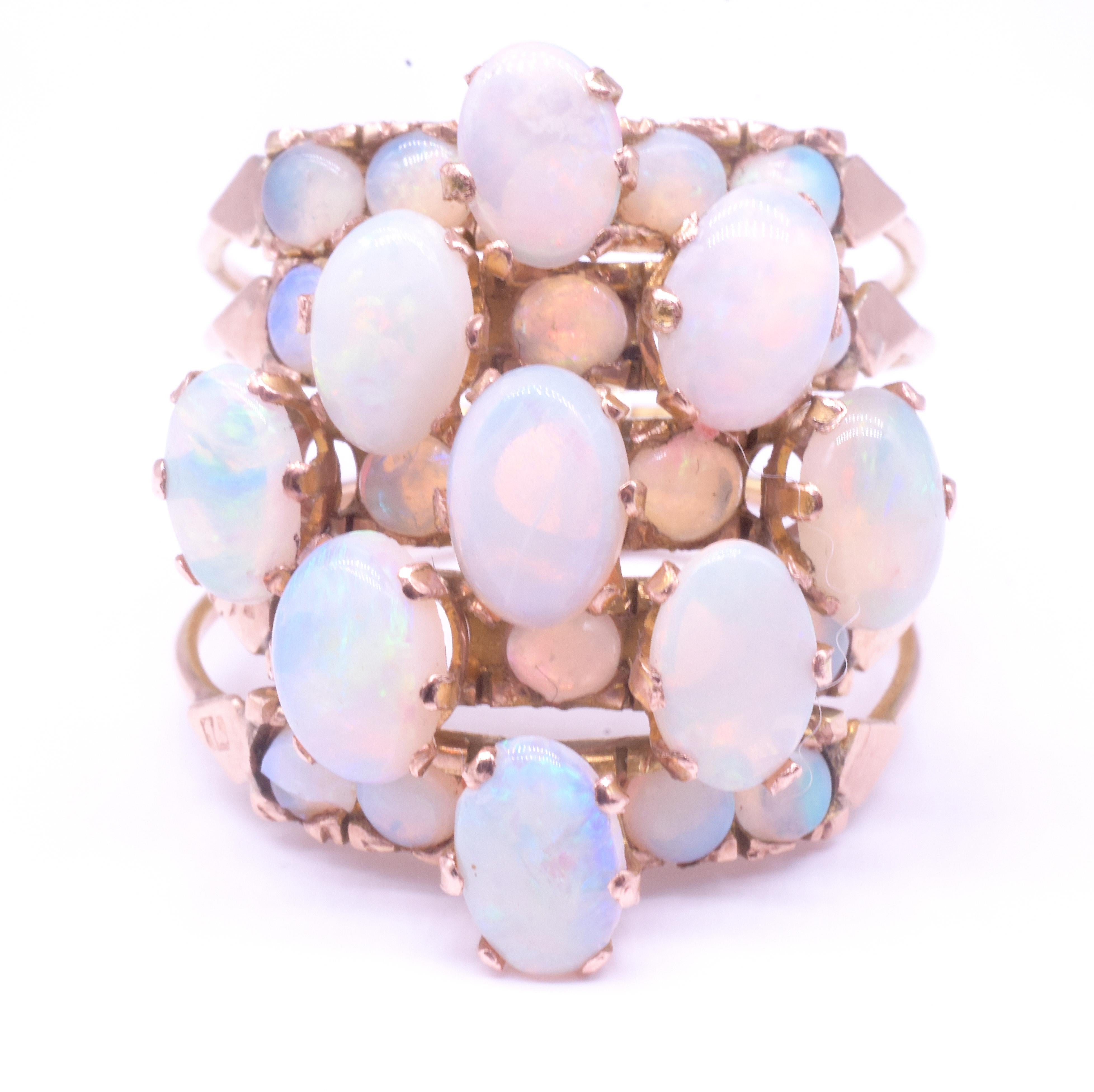 C1940 14K Opal Haremring mit Opal (Cabochon) im Angebot