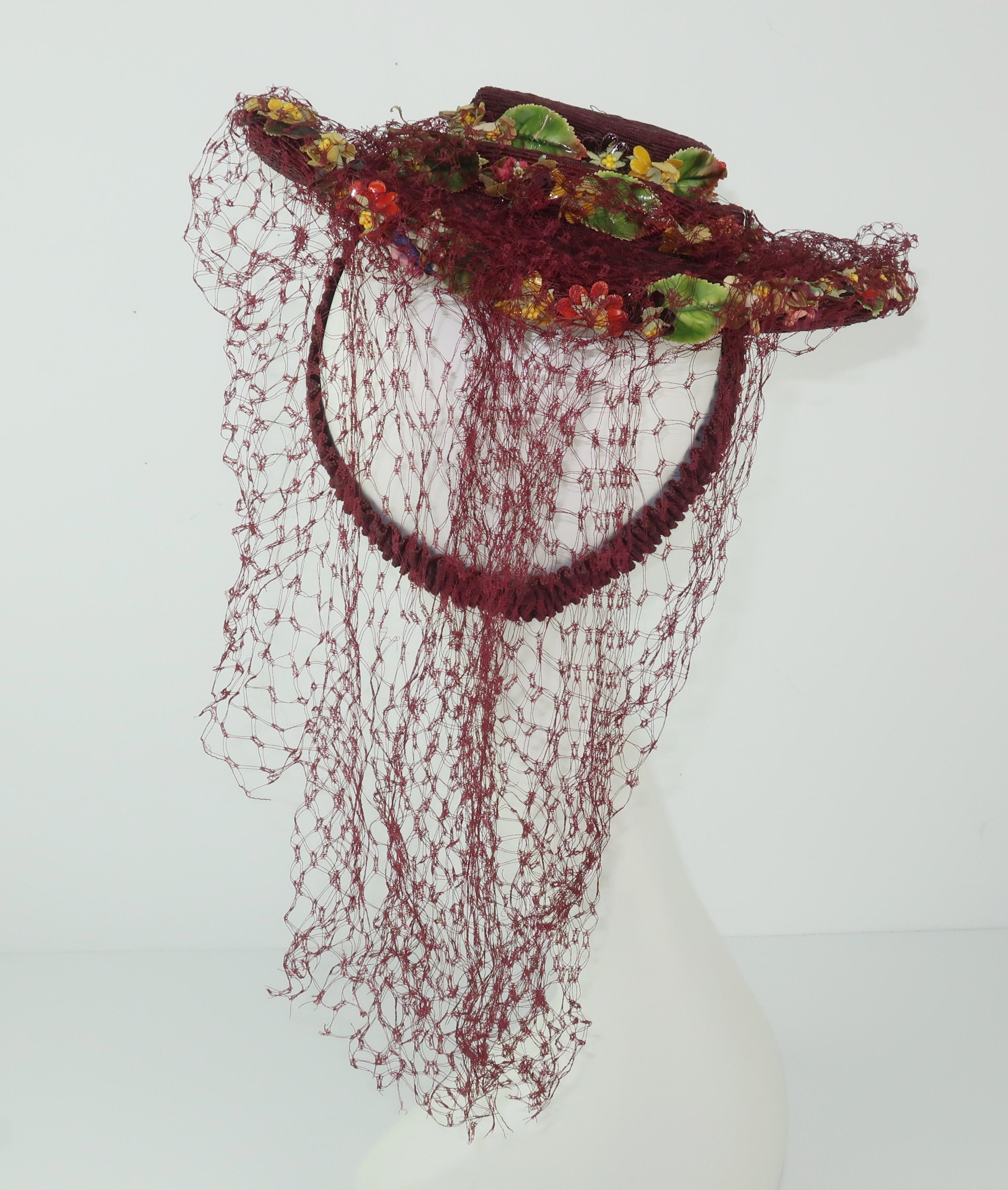 C.1940 Ella Buchanan Gunn Straw Tilt Hat With Flowers & Netting In Fair Condition In Atlanta, GA
