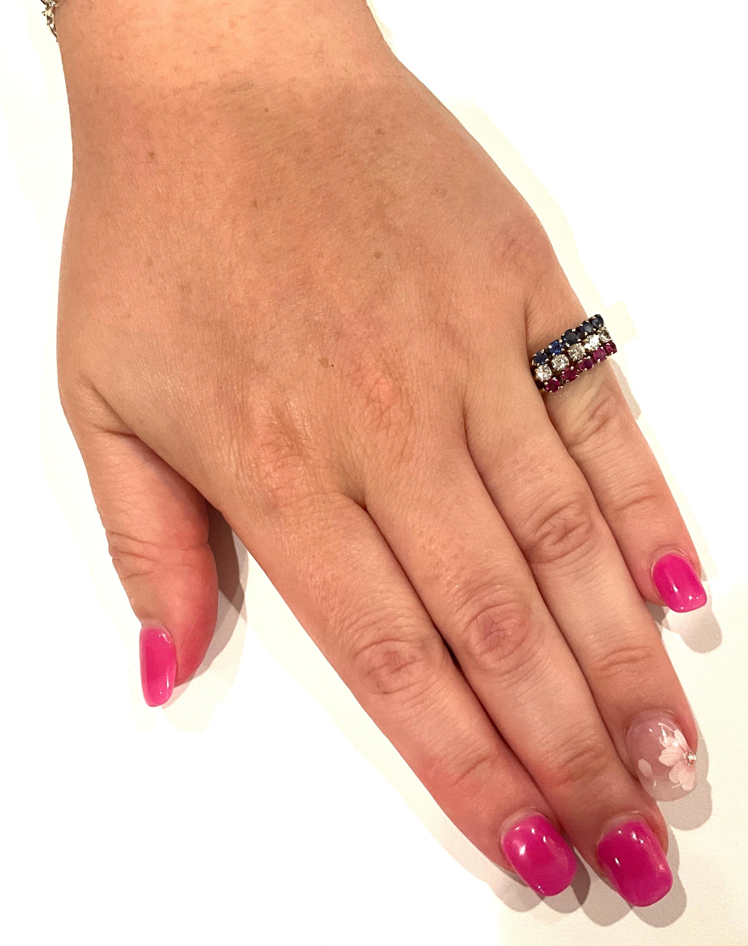 C1940 Bague Harem avec 3 bandes de rubis, diamants et saphirs taille 5.5 en vente 4