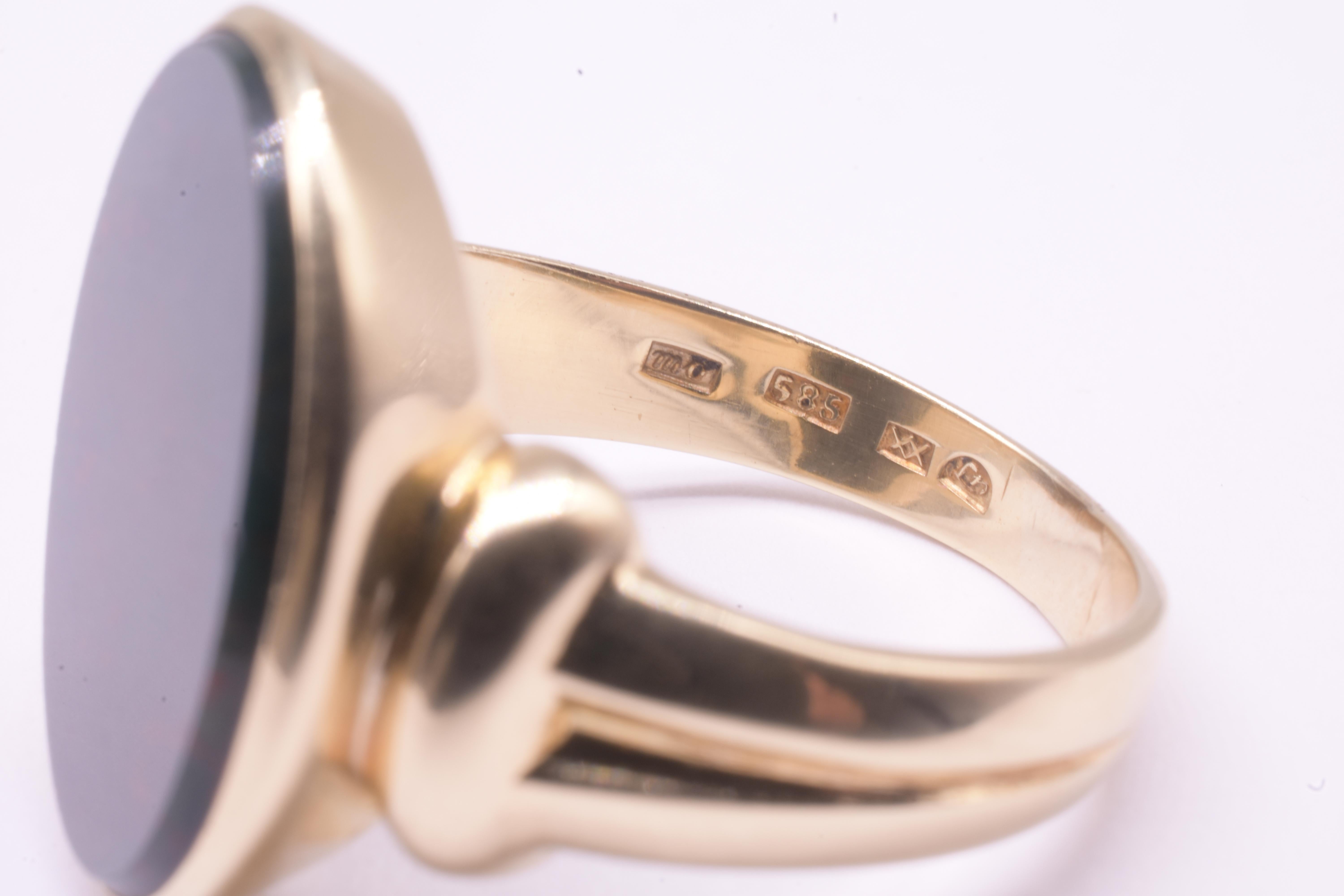 Anello con firma in pietra sanguigna ovale 14K della metà del secolo scorso in vendita 9