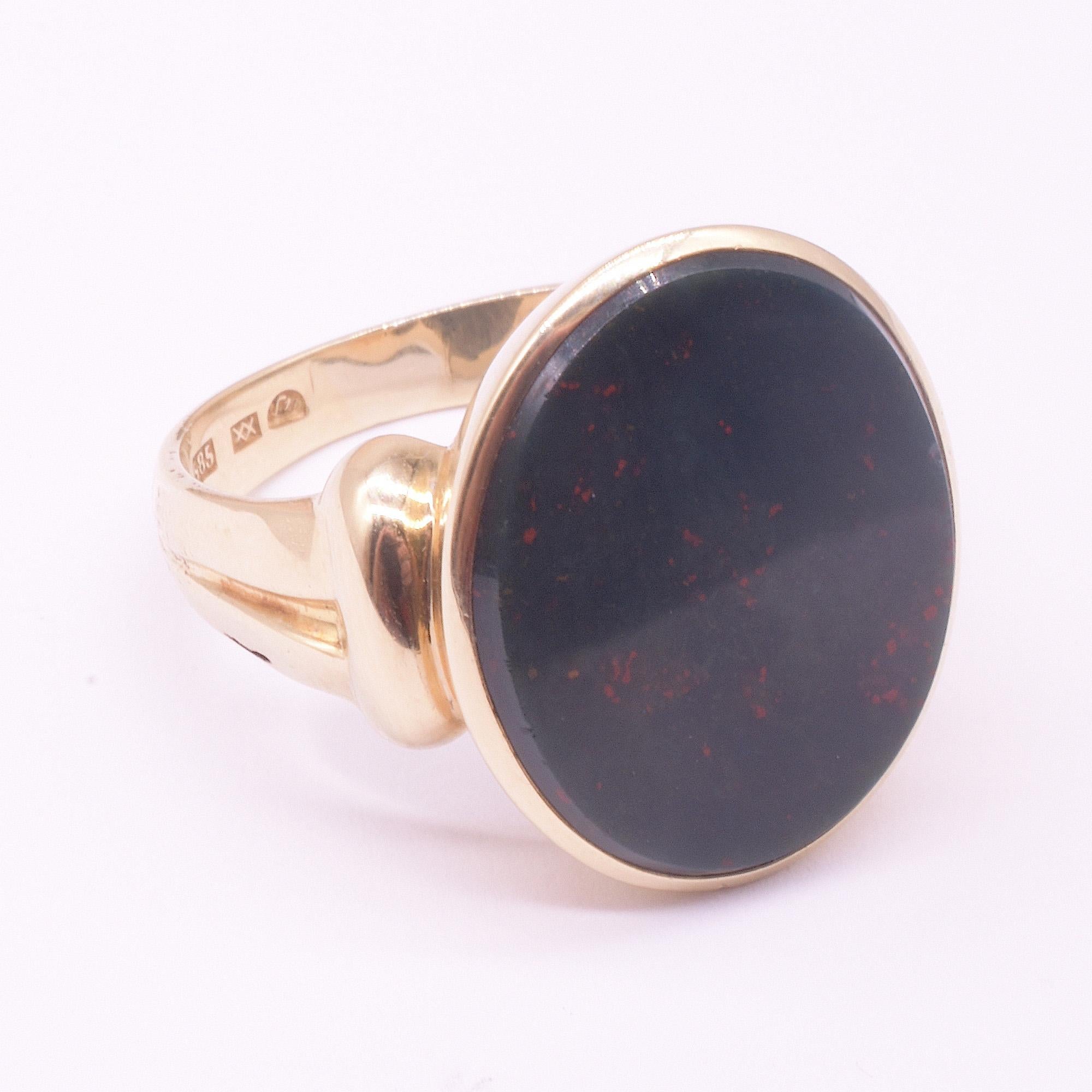 Anello con firma in pietra sanguigna ovale 14K della metà del secolo scorso in vendita 10