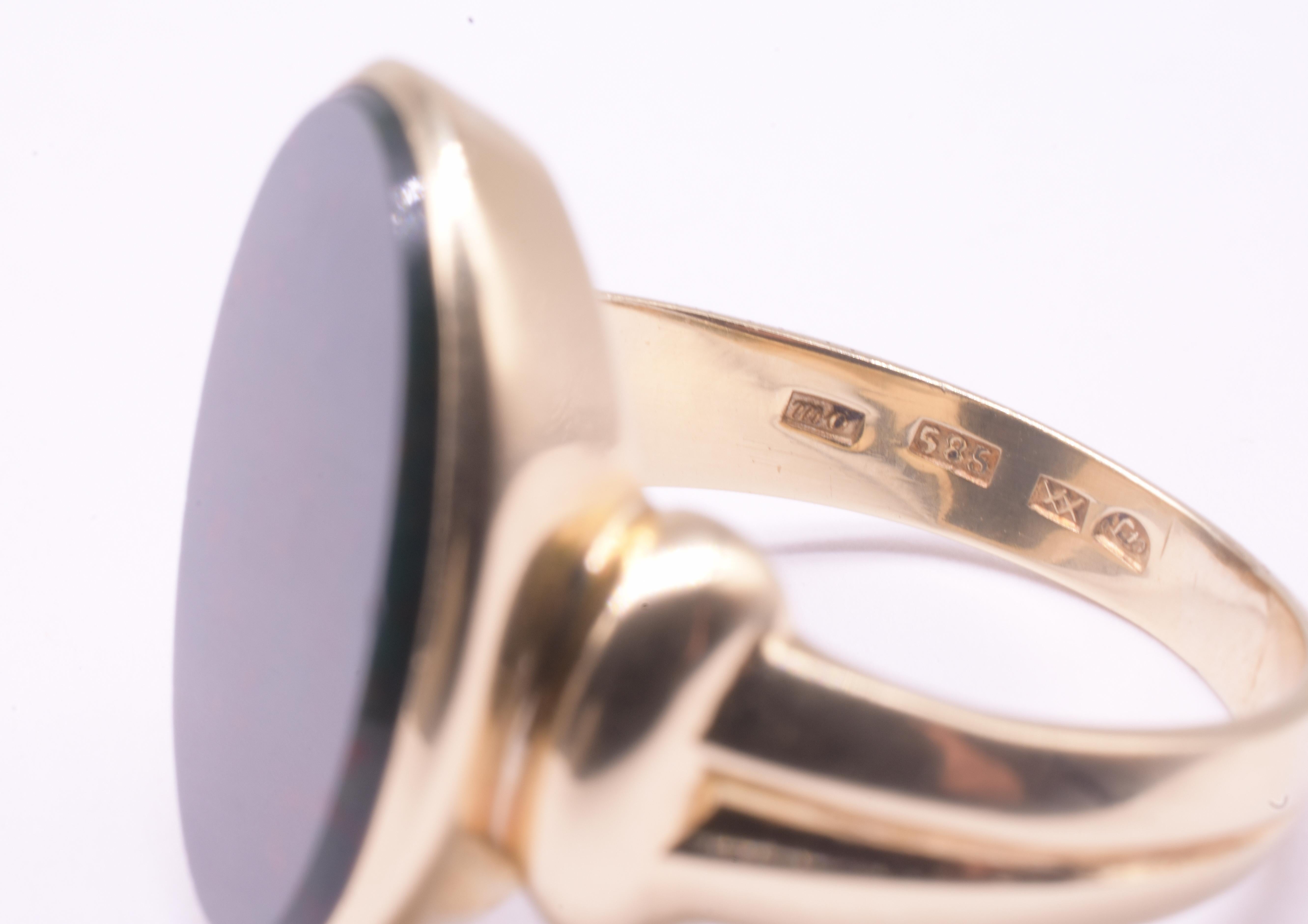 Anello con firma in pietra sanguigna ovale 14K della metà del secolo scorso in vendita 6