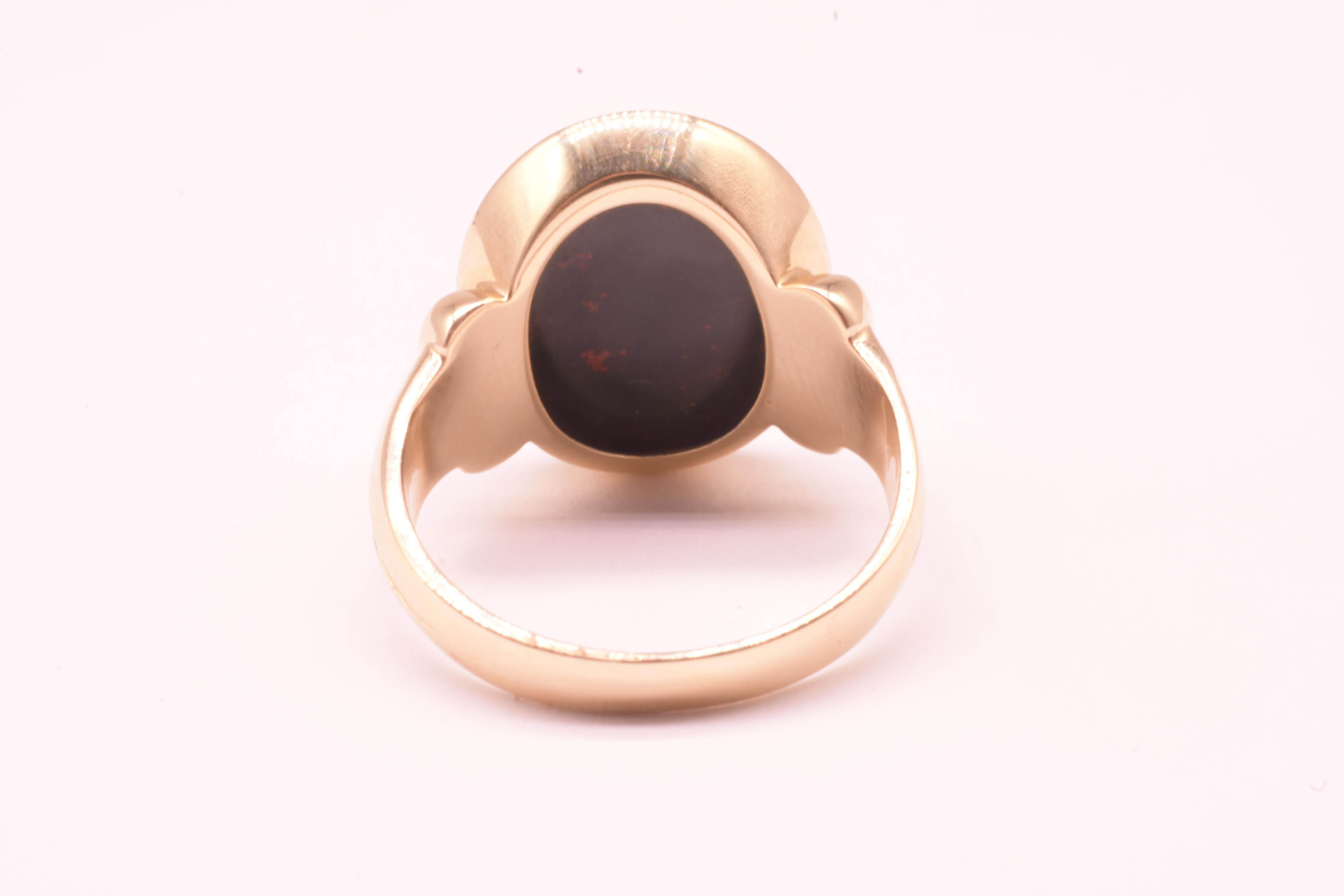 Anello con firma in pietra sanguigna ovale 14K della metà del secolo scorso In condizioni buone in vendita a Baltimore, MD