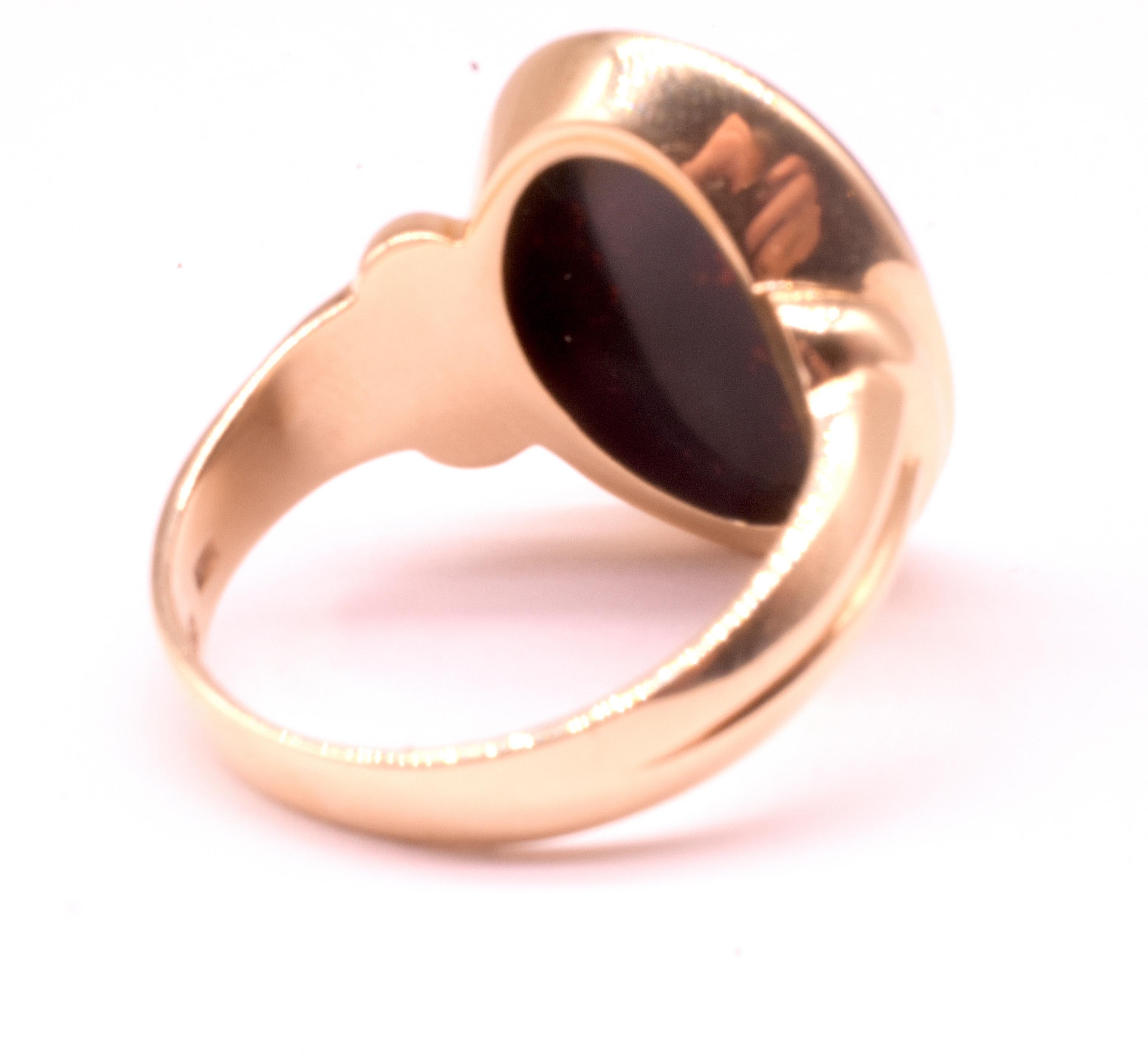 Anello con firma in pietra sanguigna ovale 14K della metà del secolo scorso in vendita 1