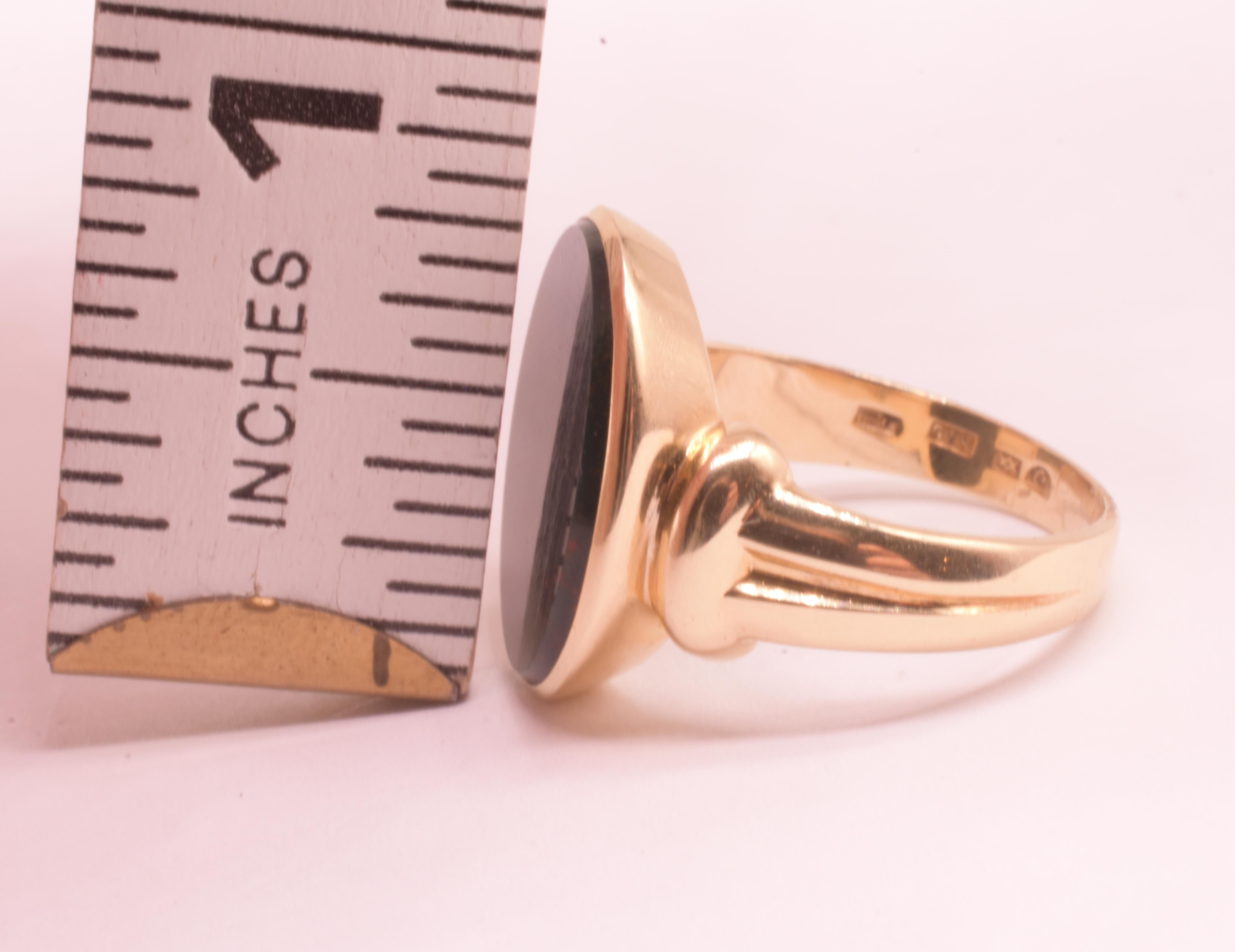 Anello con firma in pietra sanguigna ovale 14K della metà del secolo scorso in vendita 3