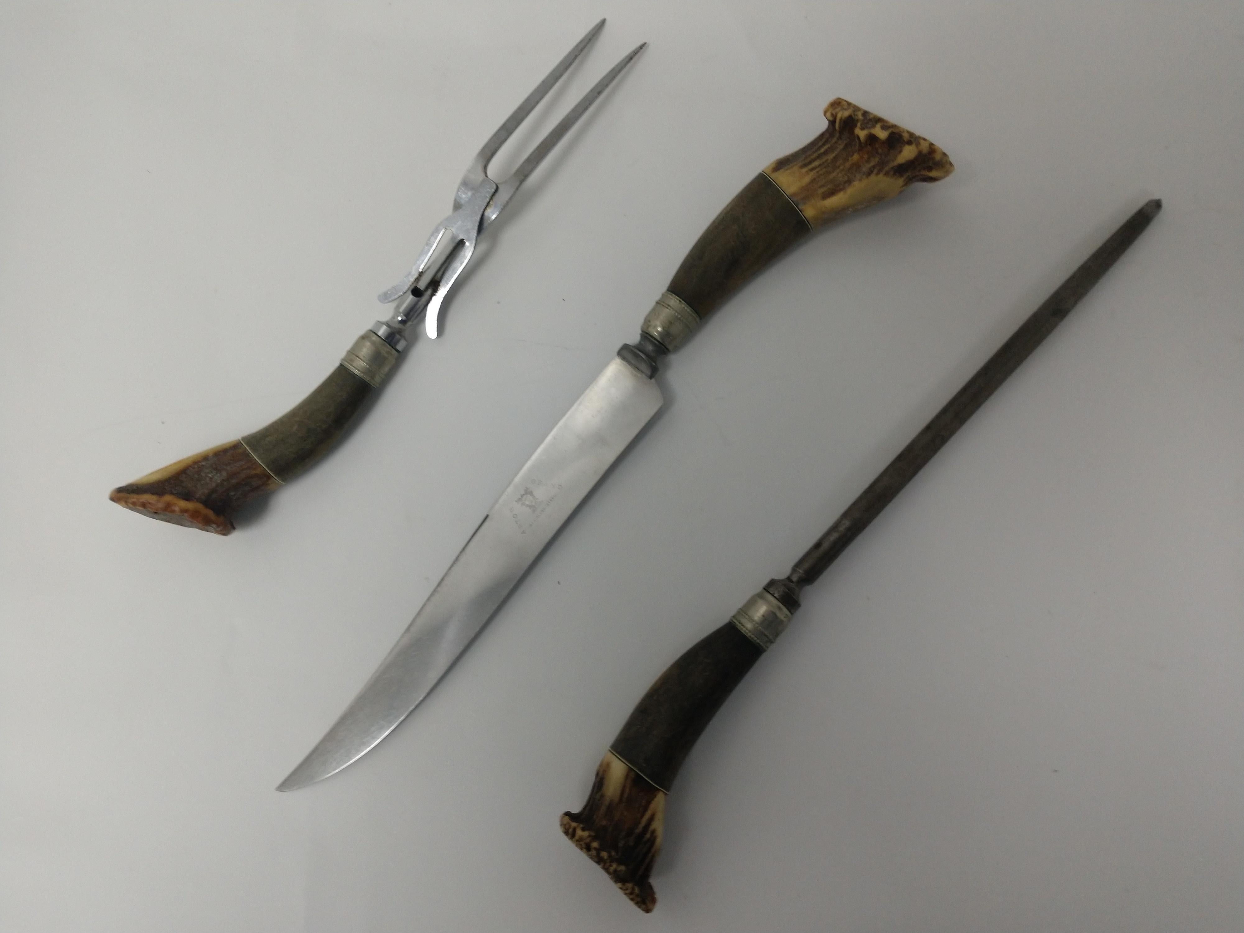 3-piece set of stag horn cutlery. Knife, fork and a sharpener. All in excellent vintage condition.
