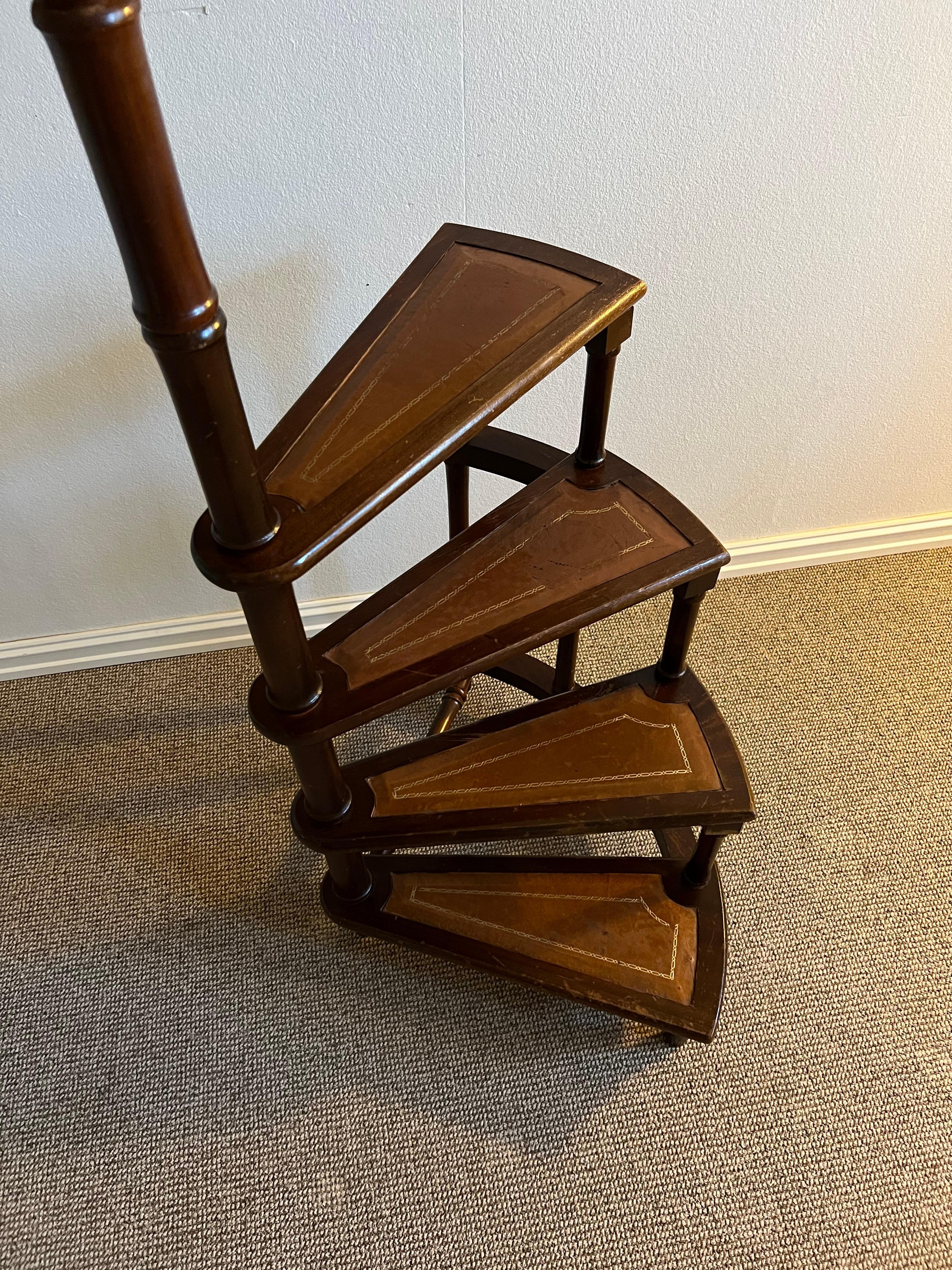 c.1940 Rara scala da biblioteca in mogano e pelle inglese d'epoca / scala a gradini in vendita 3