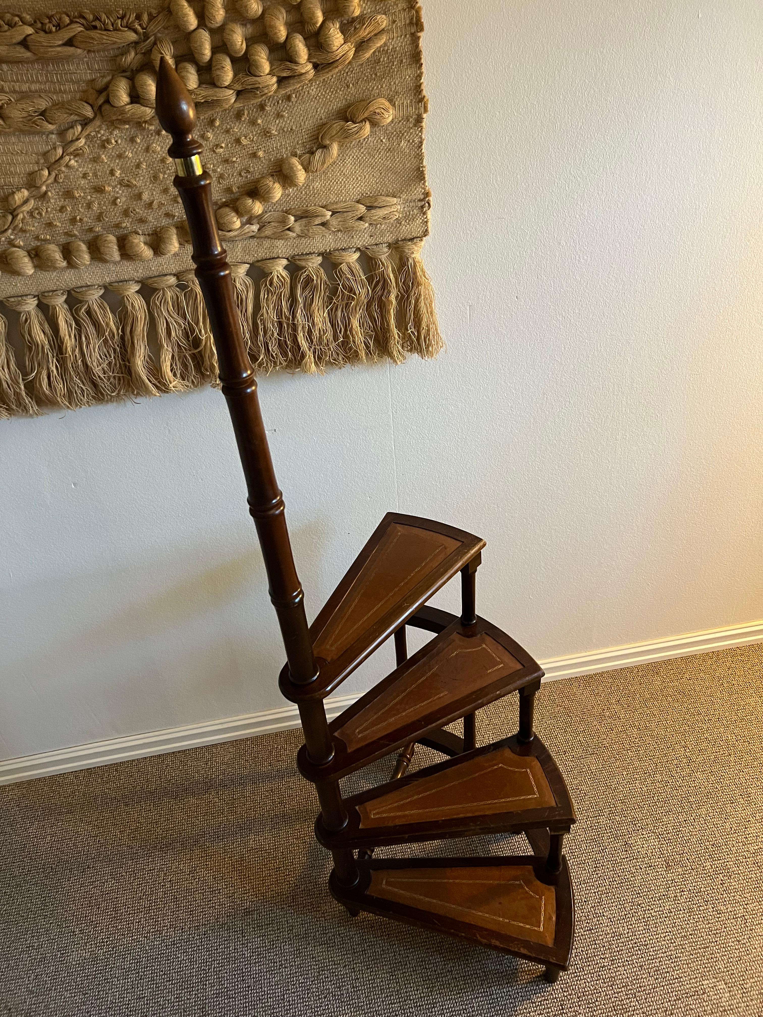 c.1940 Rara scala da biblioteca in mogano e pelle inglese d'epoca / scala a gradini in vendita 4