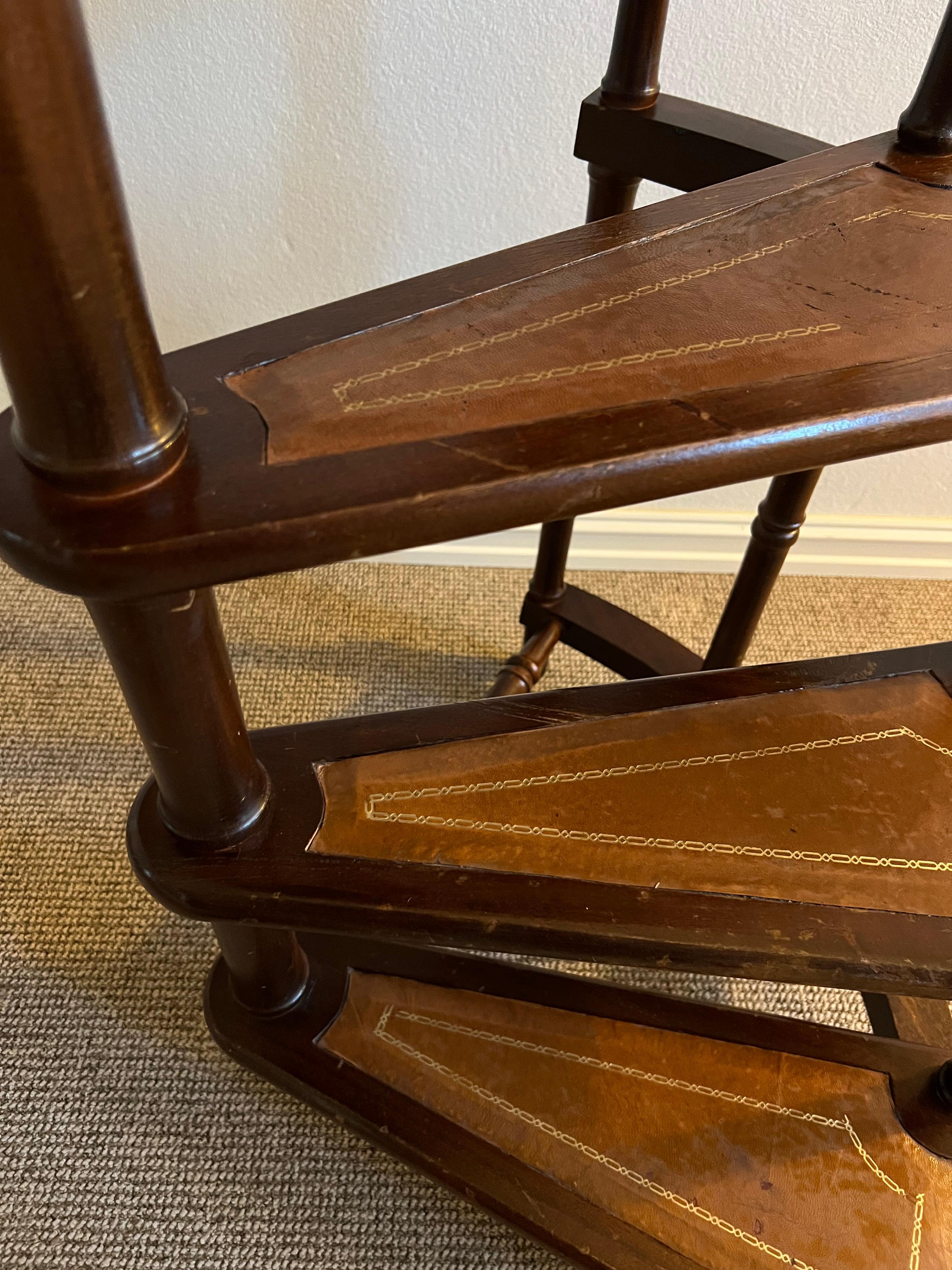 c.1940 Rara scala da biblioteca in mogano e pelle inglese d'epoca / scala a gradini in vendita 5