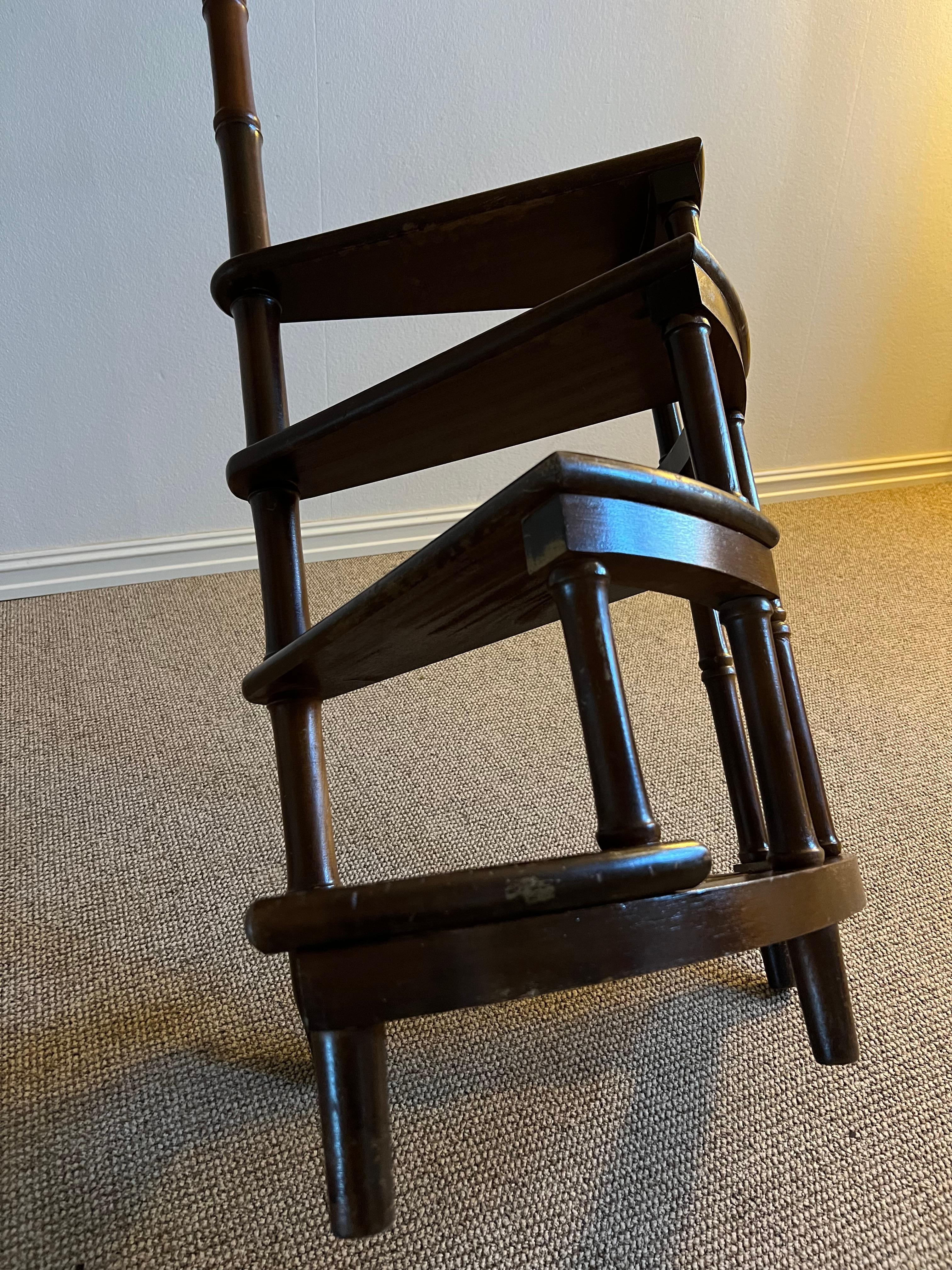 c.1940 Rara scala da biblioteca in mogano e pelle inglese d'epoca / scala a gradini in vendita 8