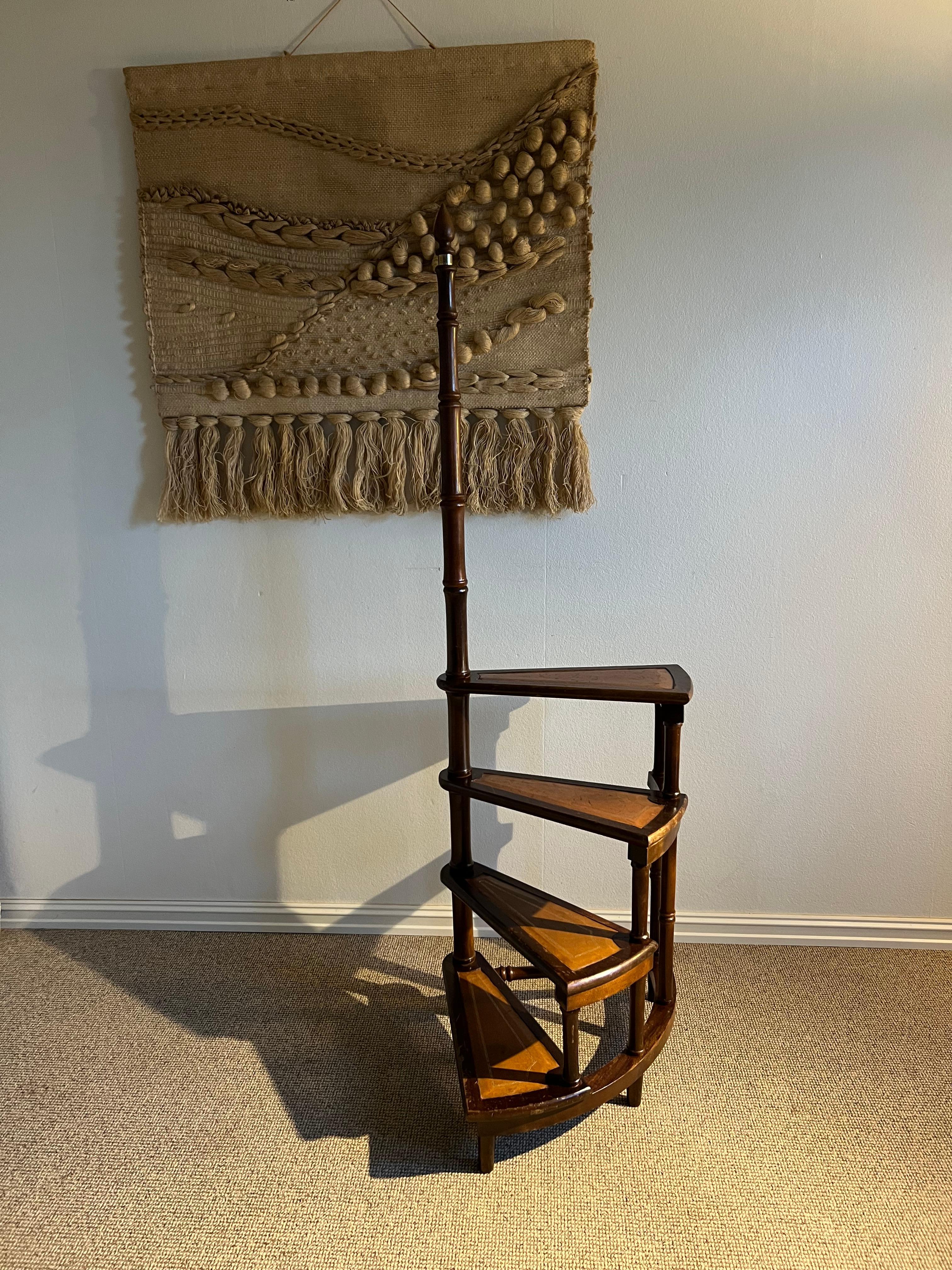 Inglese c.1940 Rara scala da biblioteca in mogano e pelle inglese d'epoca / scala a gradini in vendita