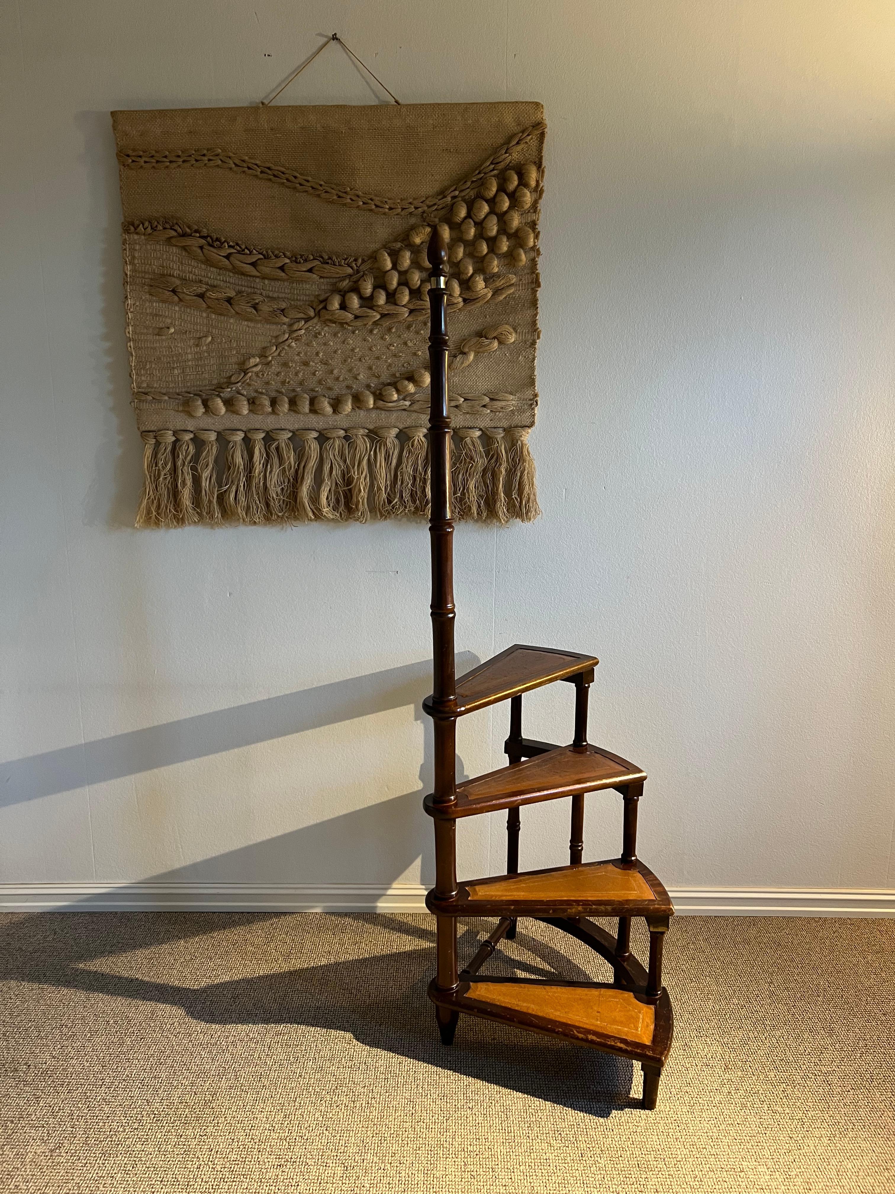 Metà XX secolo c.1940 Rara scala da biblioteca in mogano e pelle inglese d'epoca / scala a gradini in vendita