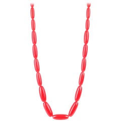 c.1940 Collar largo de lucita con cuentas oblongas rosa sandía