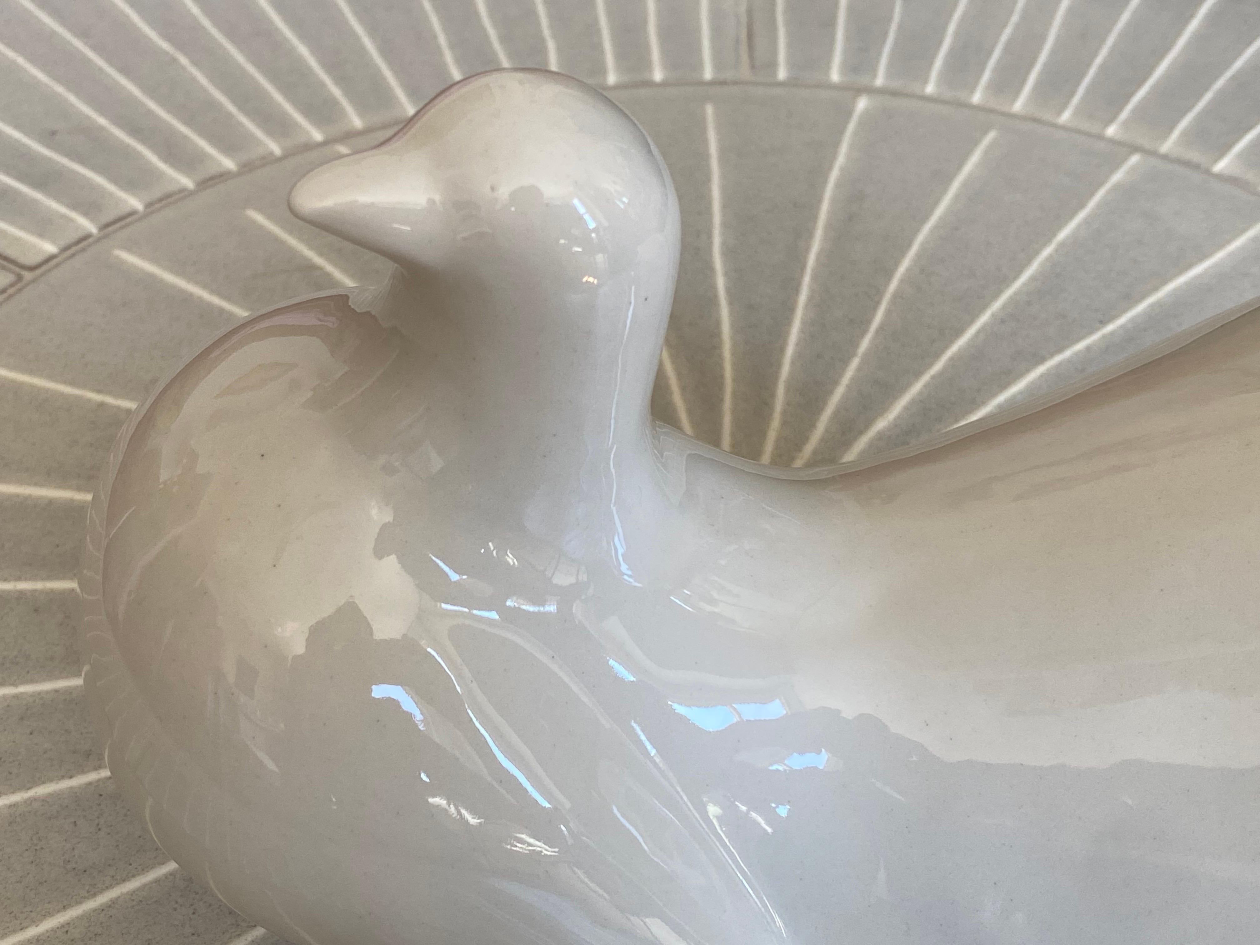 American c1950 Art Deco Waylande Gregory Fantail Pigeon Ceramic Pottery Sculpture For Sale