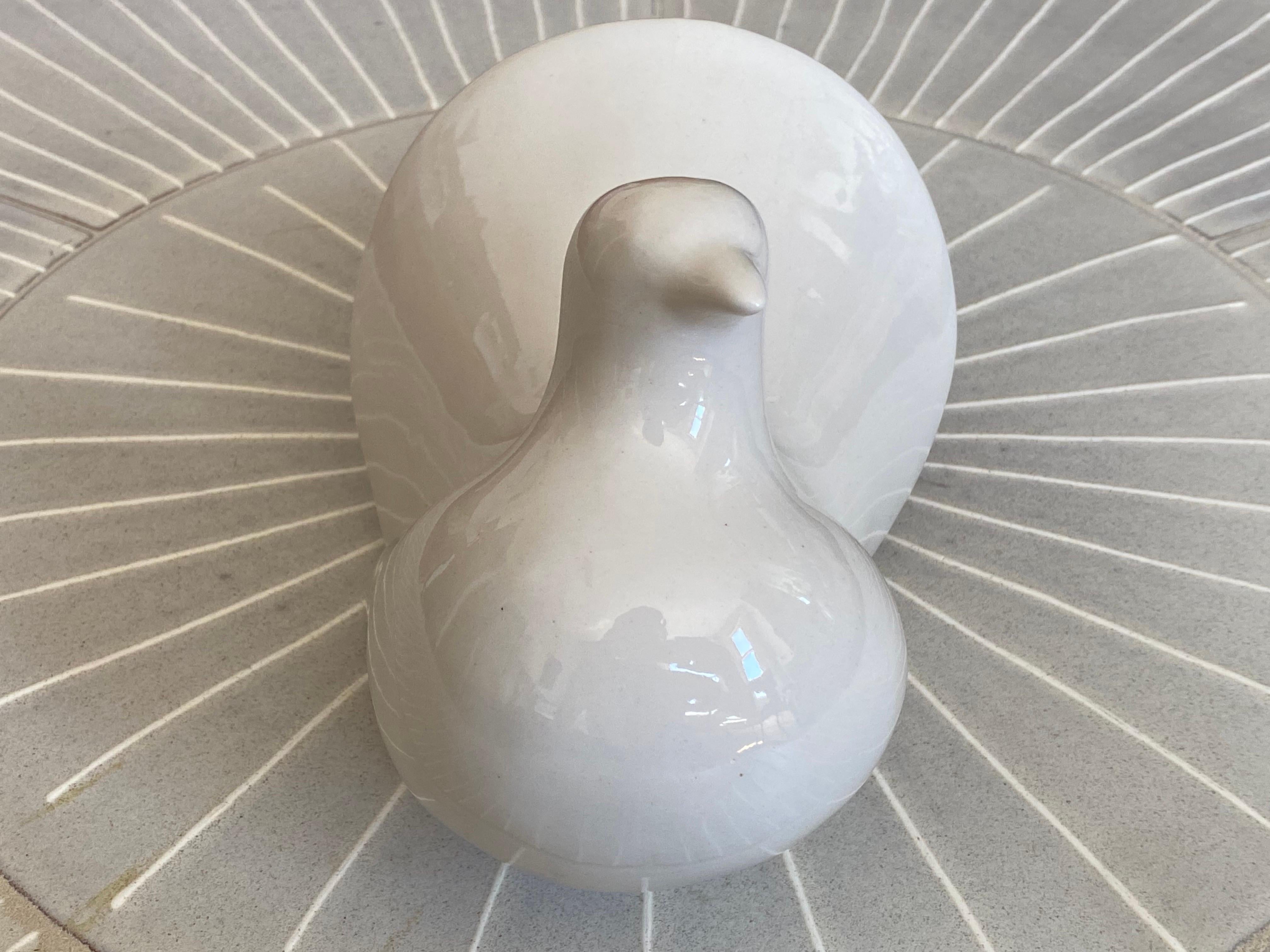 20th Century c1950 Art Deco Waylande Gregory Fantail Pigeon Ceramic Pottery Sculpture For Sale