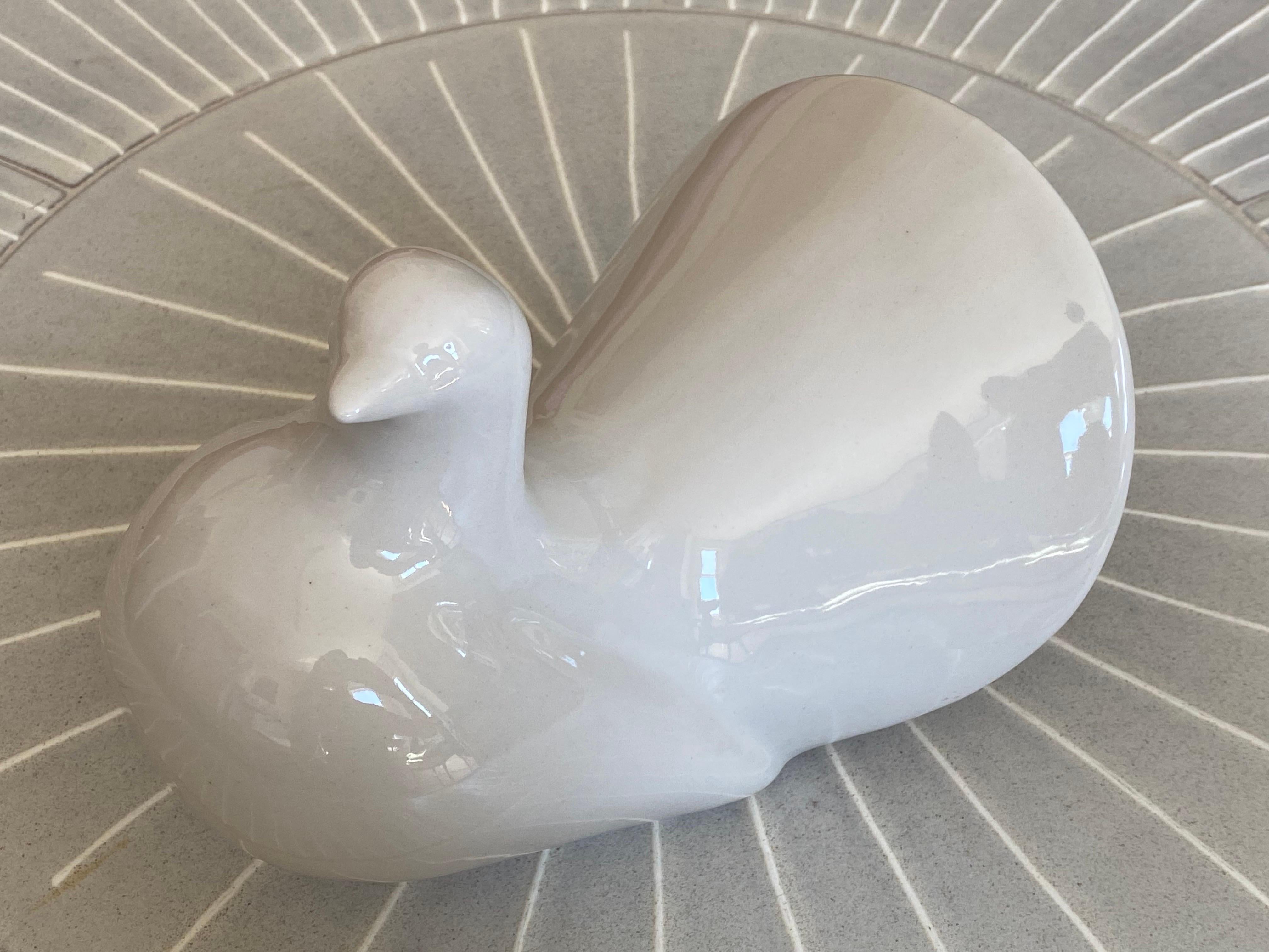 c1950 Art Deco Waylande Gregory Fantail Pigeon Ceramic Pottery Sculpture For Sale 2