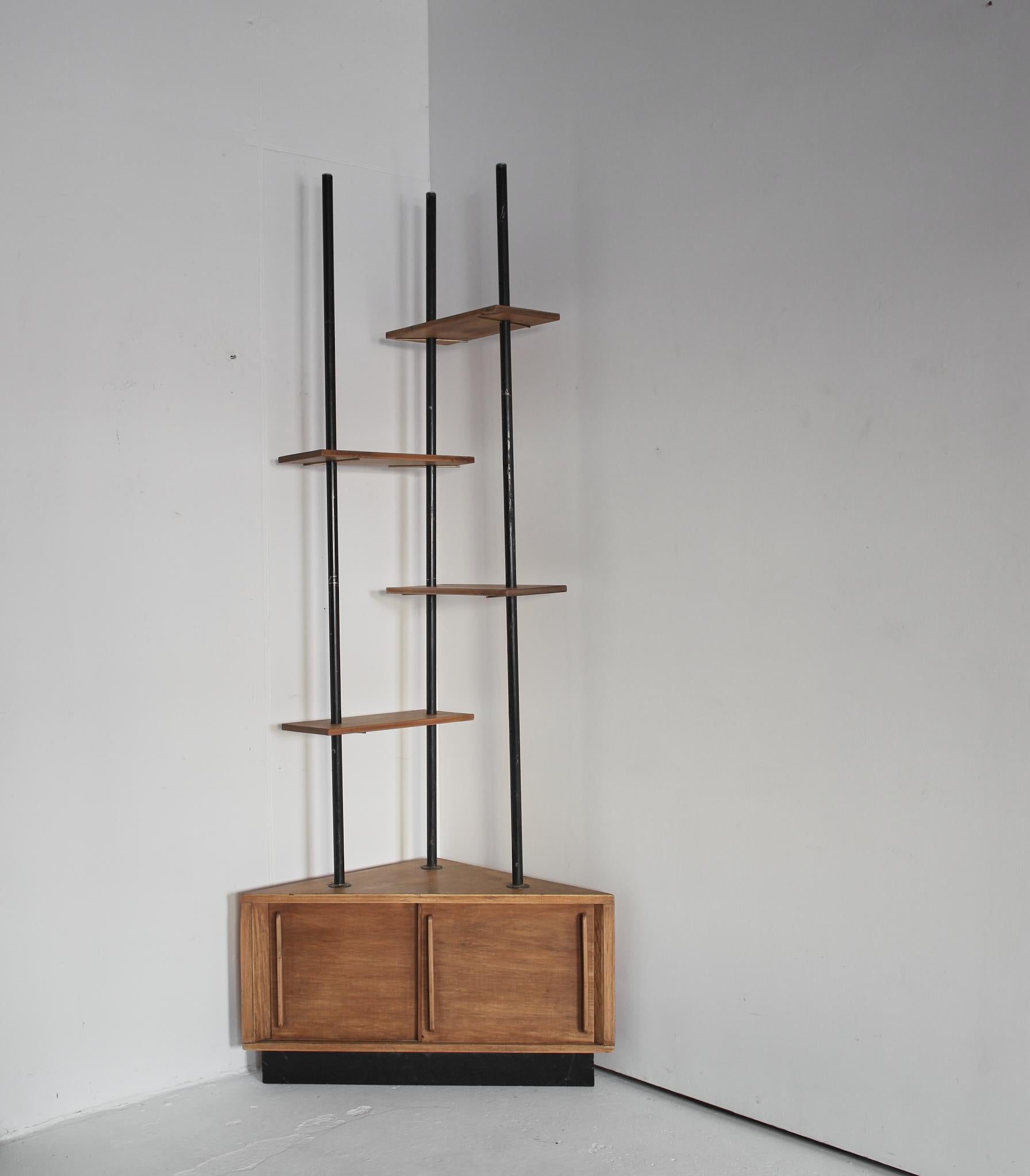 A French modernist corner cabinet/shelving unit with four adjustable shelves.

The cabinet is oak veneered while the shelves are solid.