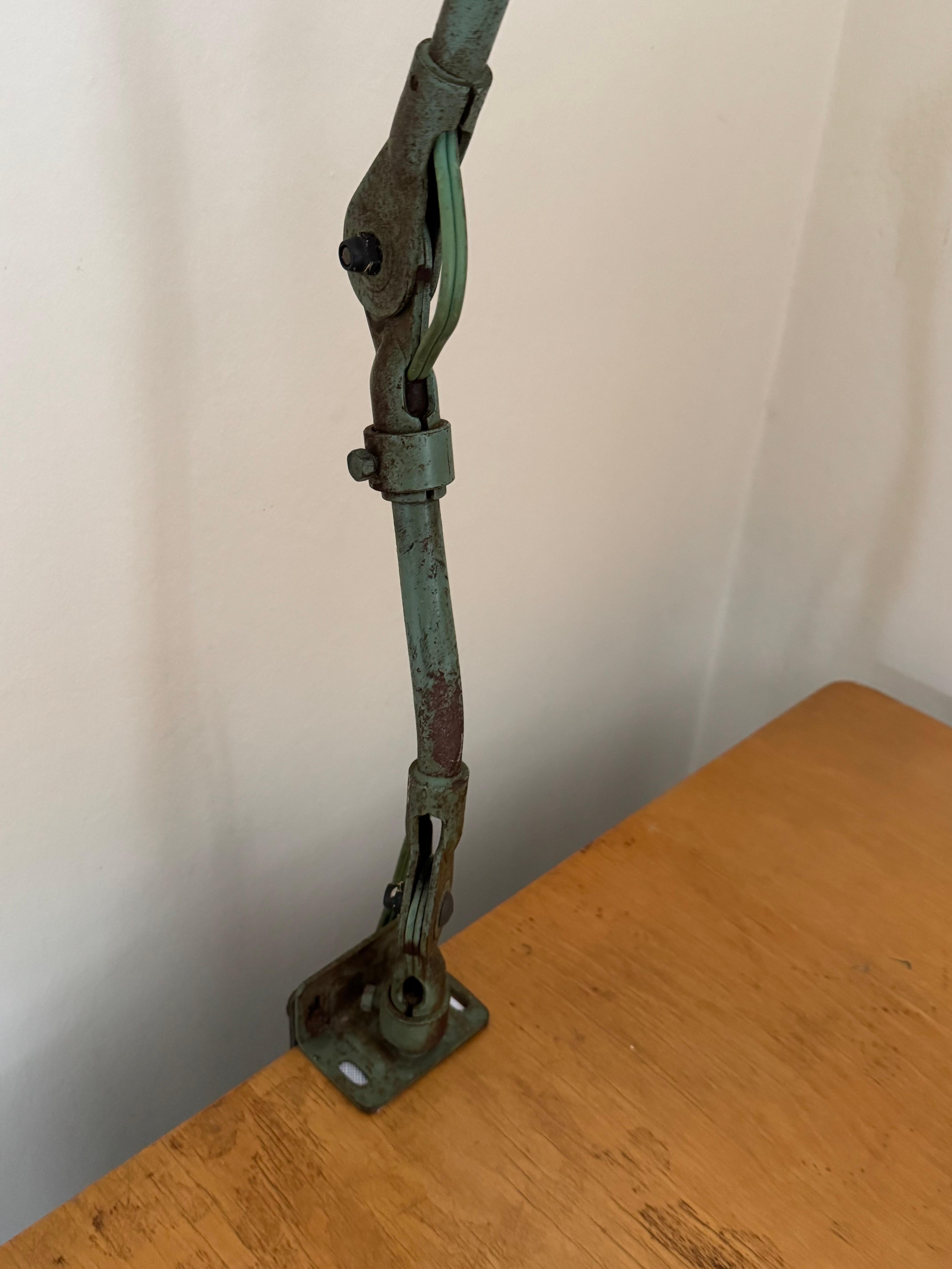 Industrielle Schreibtischlampe auf verstellbarer Quaste von Fostoria American Design, ca. 1950er Jahre im Angebot 2