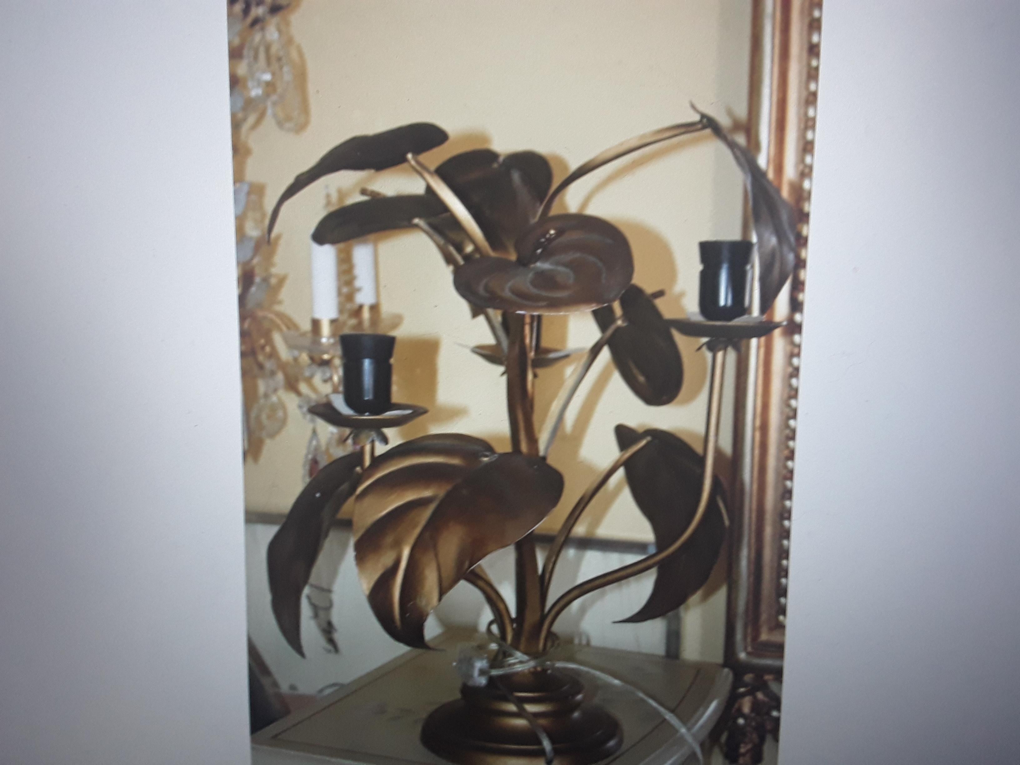 Mid-Century Modern c1950's Italian Mid Century Modern Gilt Metal Anthurium Table Lamp en vente
