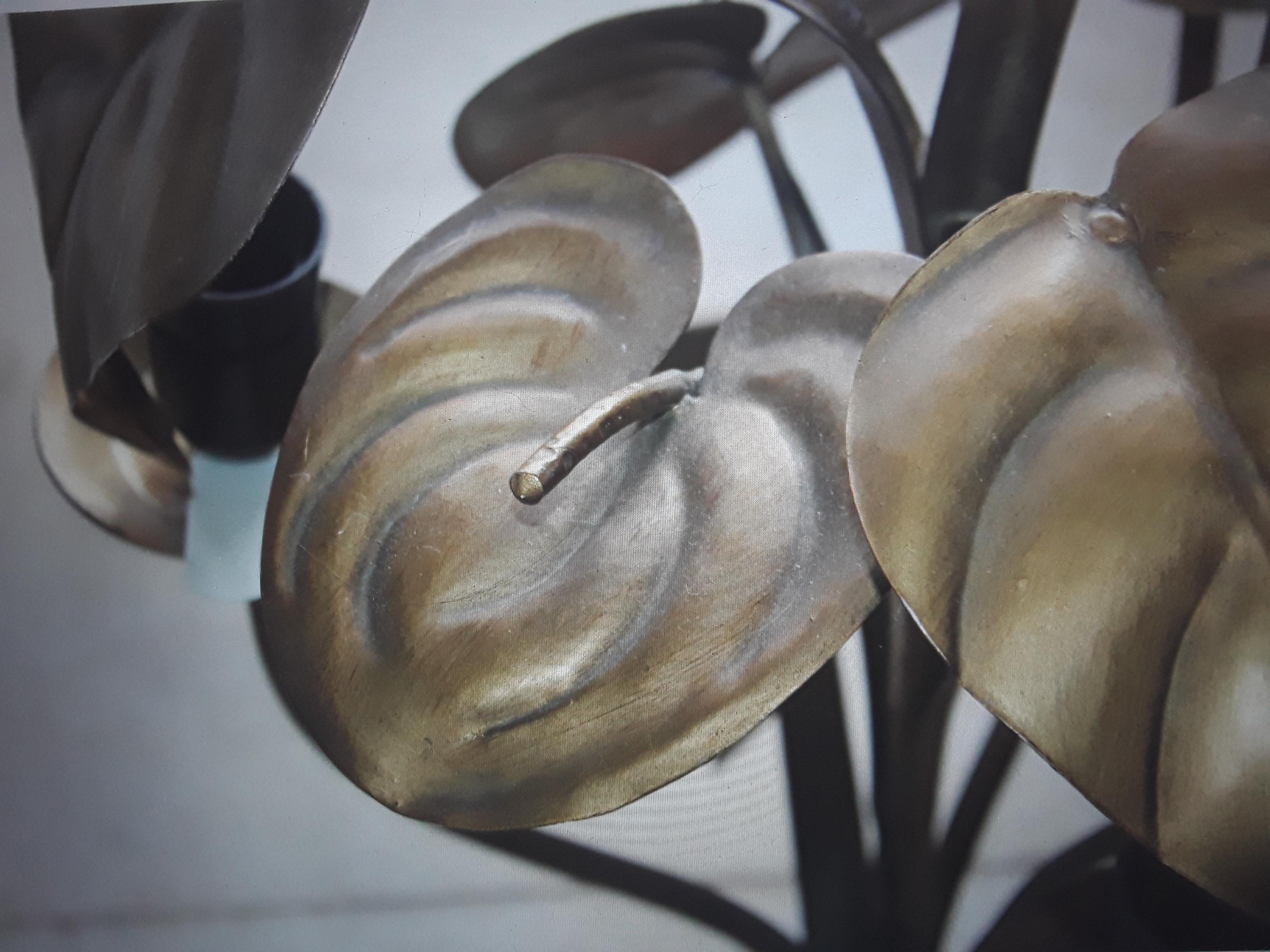 Milieu du XXe siècle c1950's Italian Mid Century Modern Gilt Metal Anthurium Table Lamp en vente