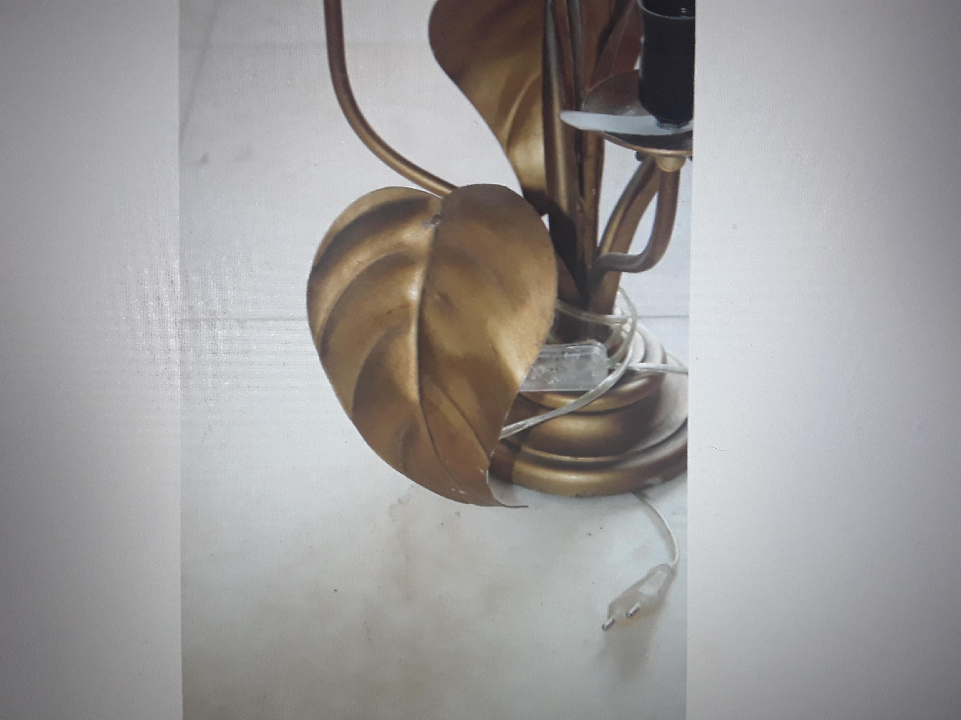 c1950's Italian Mid Century Modern Gilt Metal Anthurium Table Lamp For Sale 2