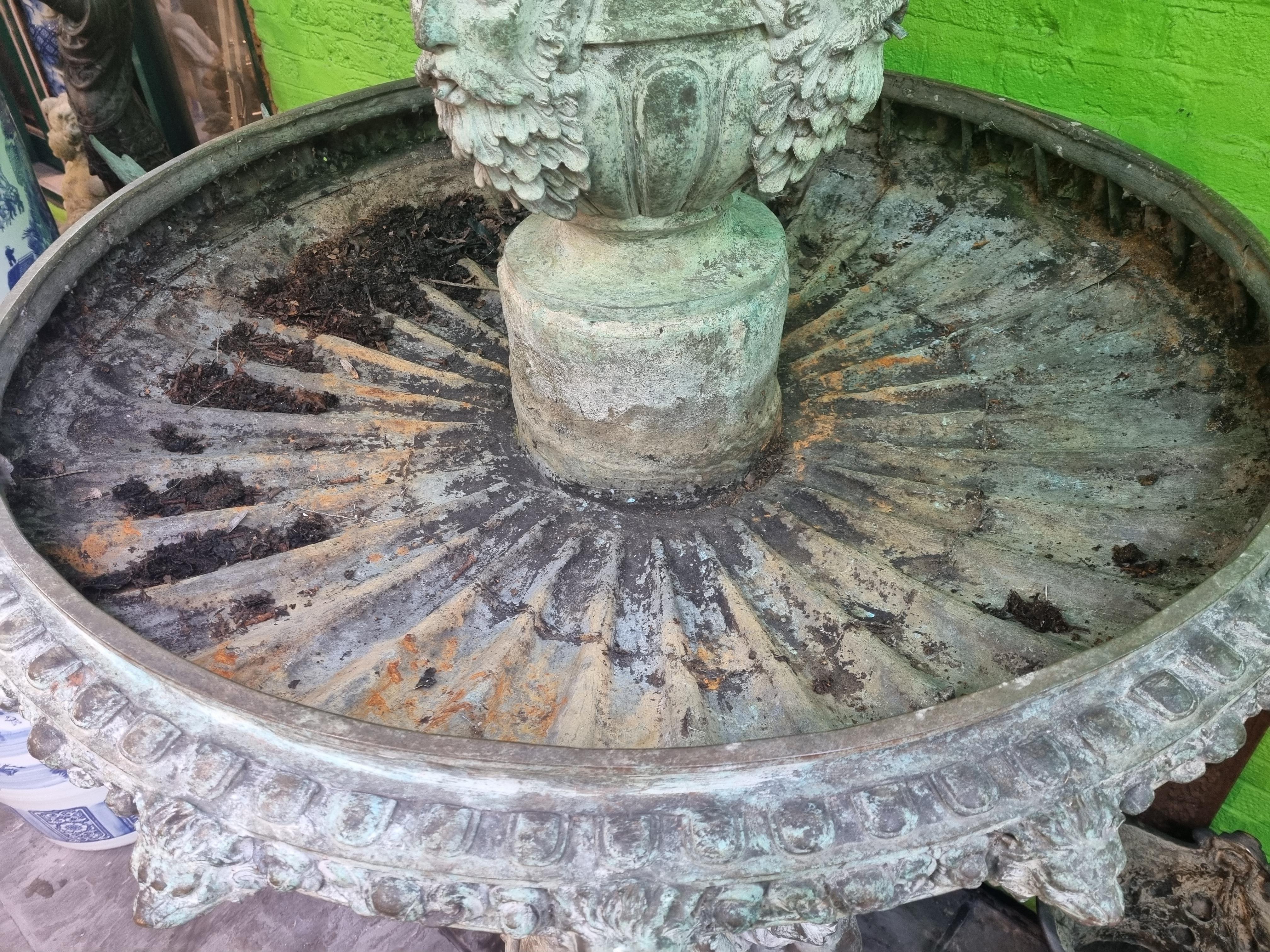 Néoclassique Magnifique fontaine en bronze de style néoclassique des années 1950 en vente