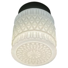 c.1950 Lámpara de techo escandinava empotrada, cristal opalino blanco