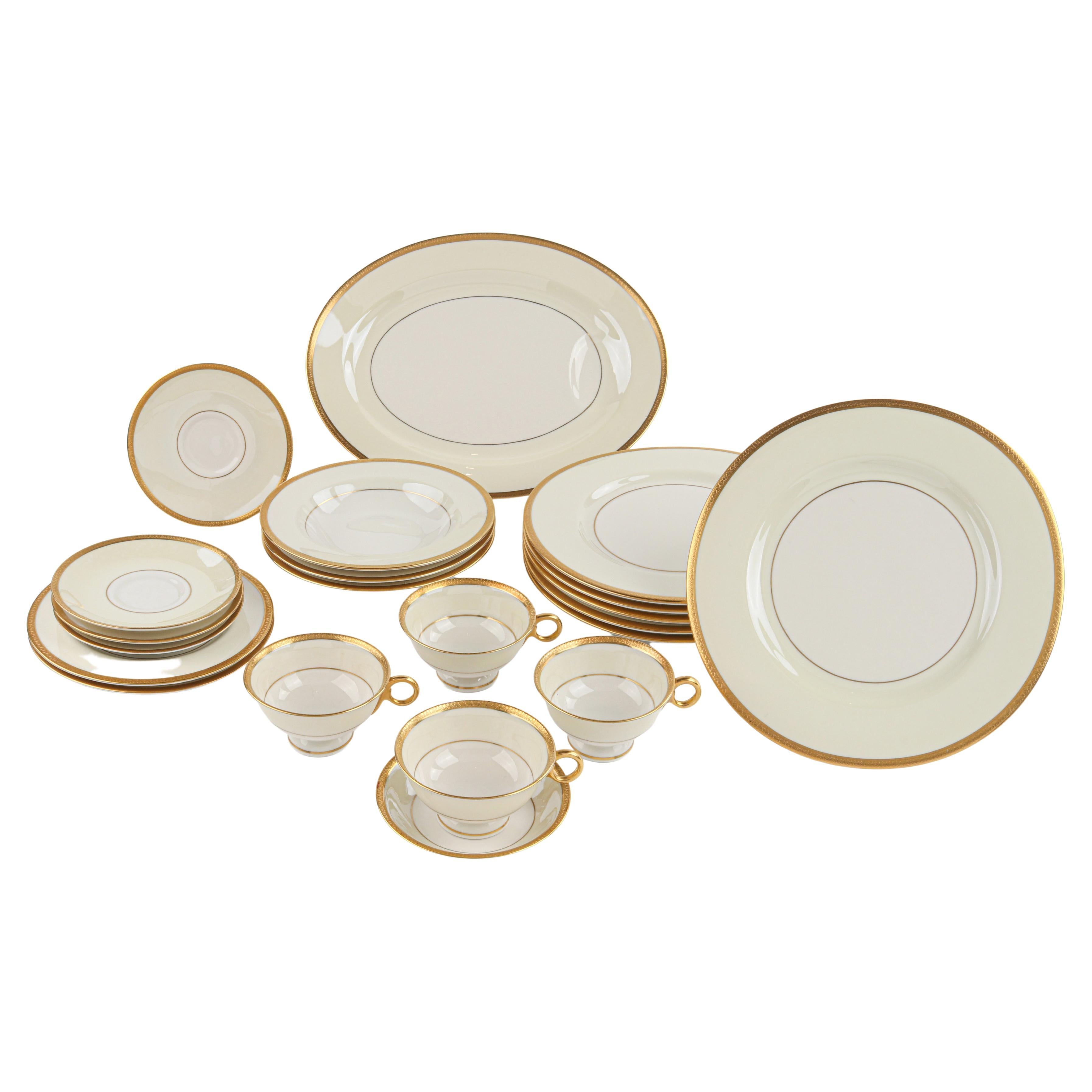 C.1950's Théodore Haviland "Gold Encrusted Hearts" 21pc Porcelain Dinnerware Set For Sale