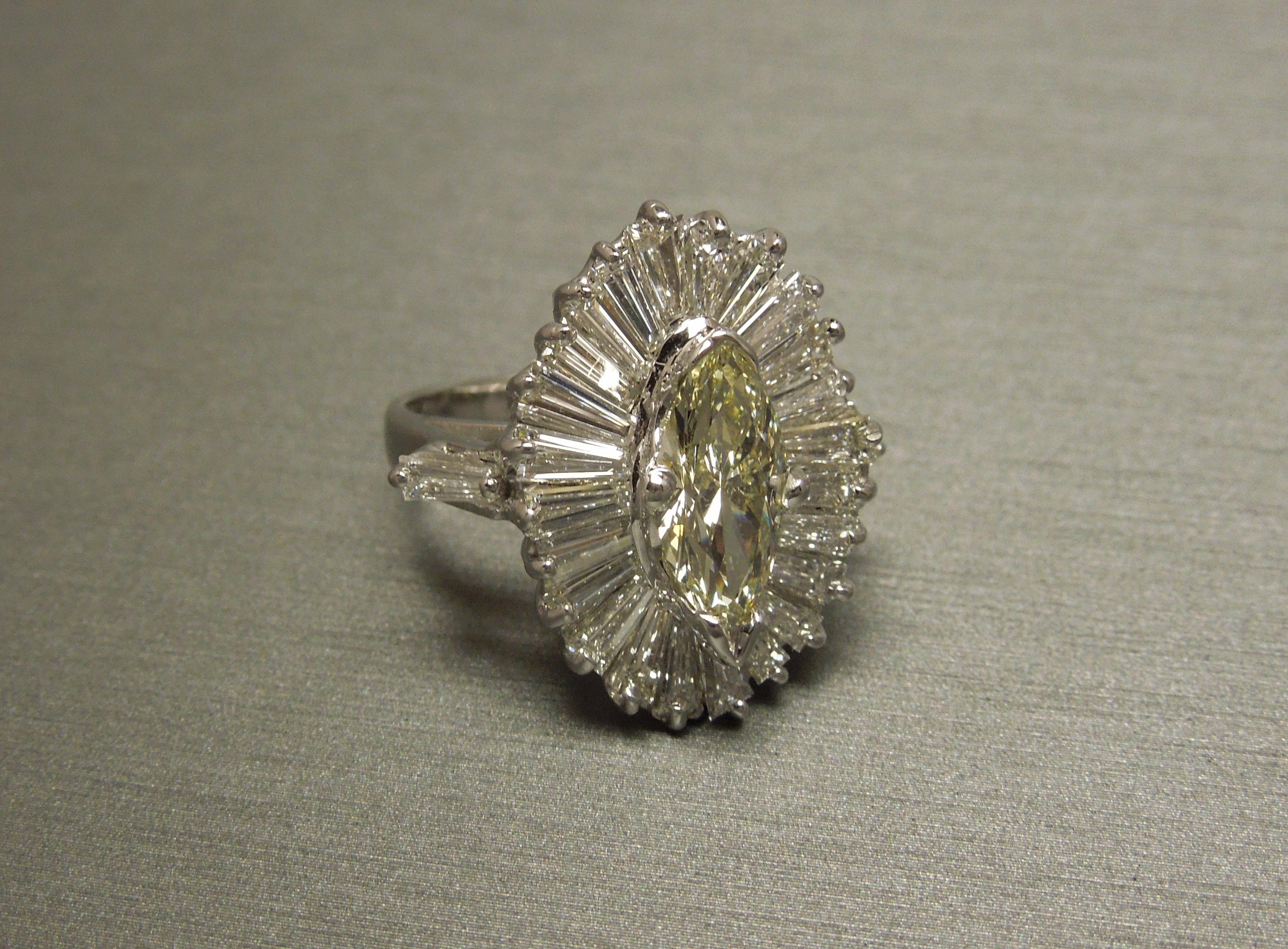 Canary Diamond Ballerina Cocktail Ring In Excellent Condition For Sale In METAIRIE, LA