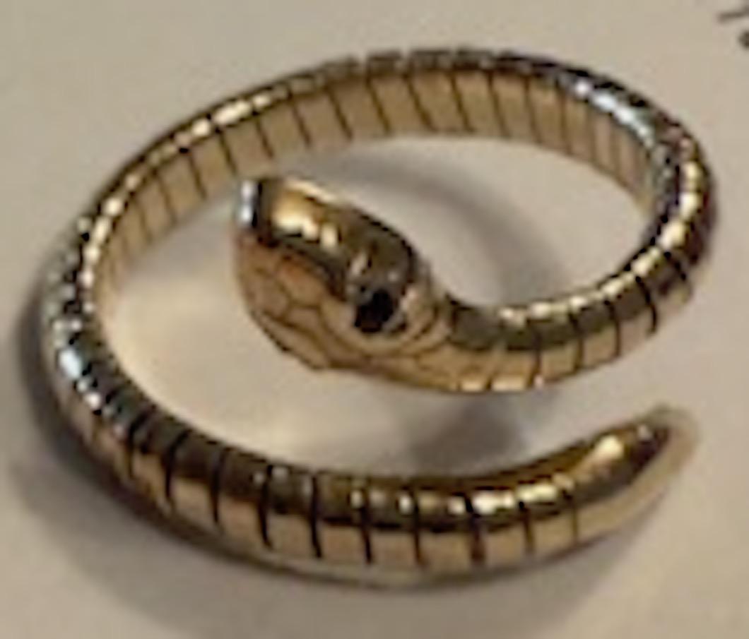 c1960 Anello flessibile con serpente arrotolato e occhi di Greene & Greene, misura da 7 a 10 In condizioni ottime in vendita a Baltimore, MD