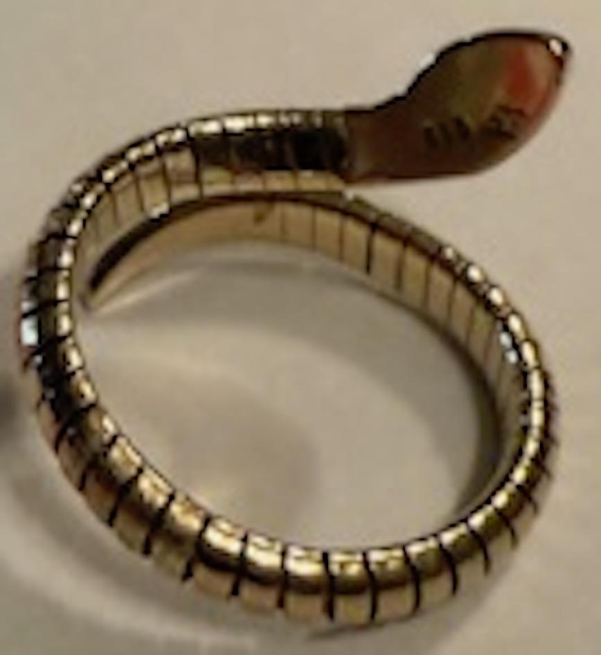 c1960 Anello flessibile con serpente arrotolato e occhi di Greene & Greene, misura da 7 a 10 in vendita 1