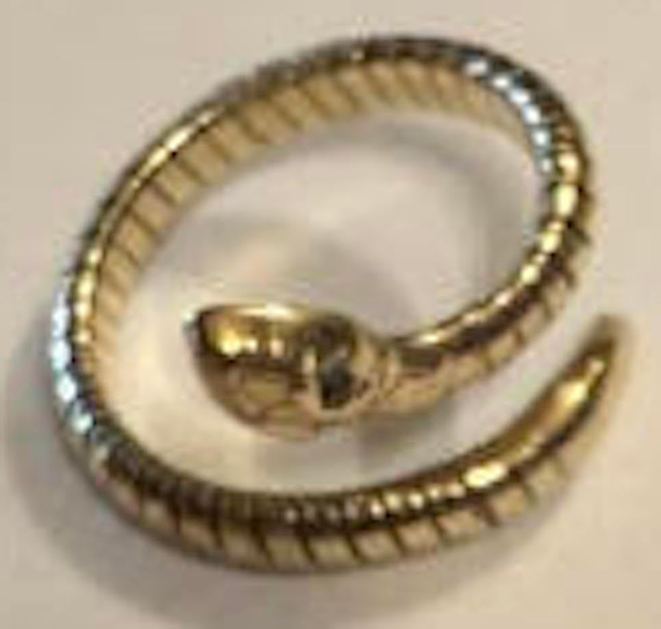 c1960 Anello flessibile con serpente arrotolato e occhi di Greene & Greene, misura da 7 a 10 in vendita 3