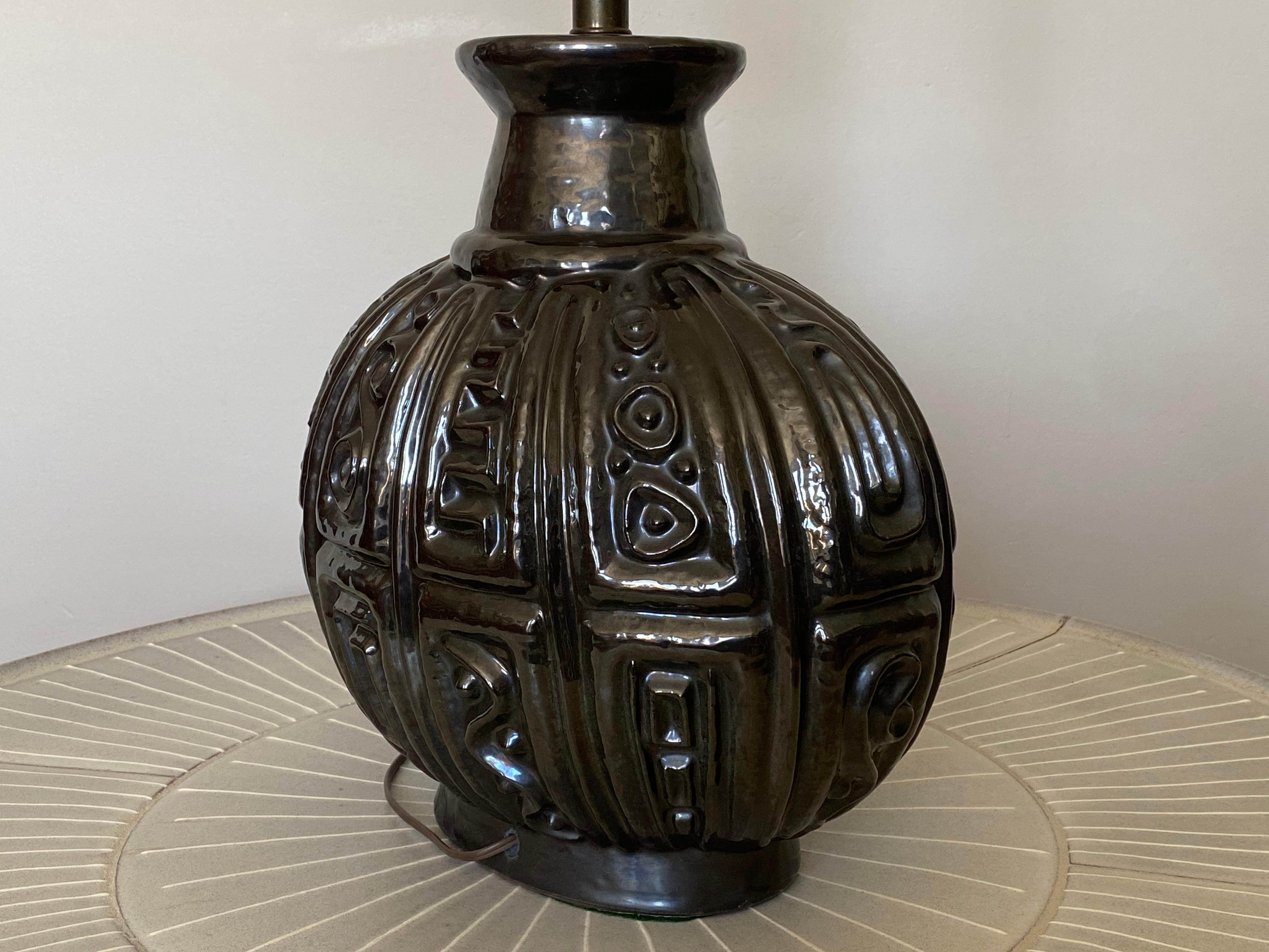 c1960 Lee Rosen for Design Technics Ovoid Brutalist Pottery Ceramic Lamp In Good Condition For Sale In Southampton, NJ