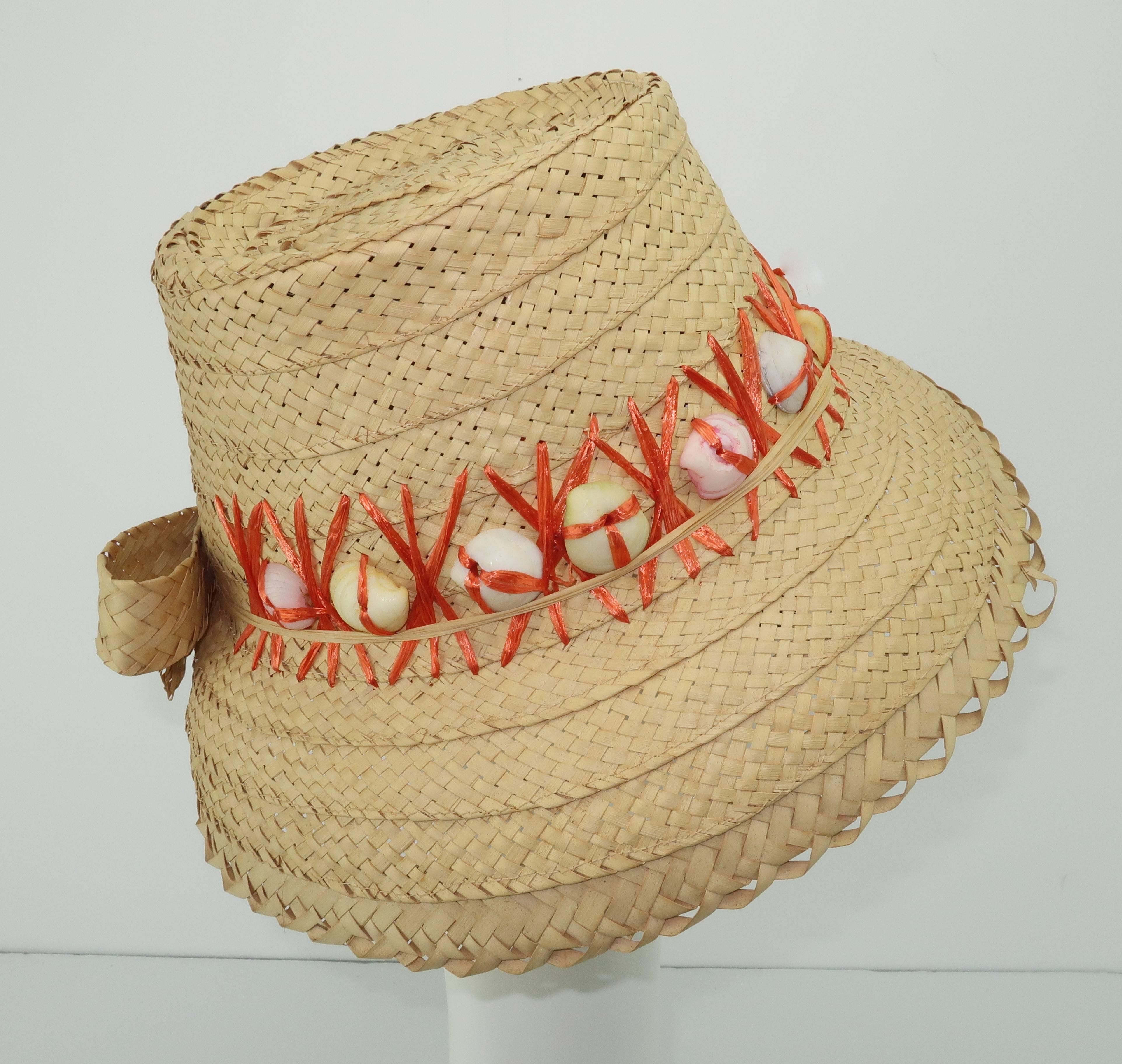 C.1960 Straw Beach Hat With Shell Trim & Bow In Good Condition In Atlanta, GA