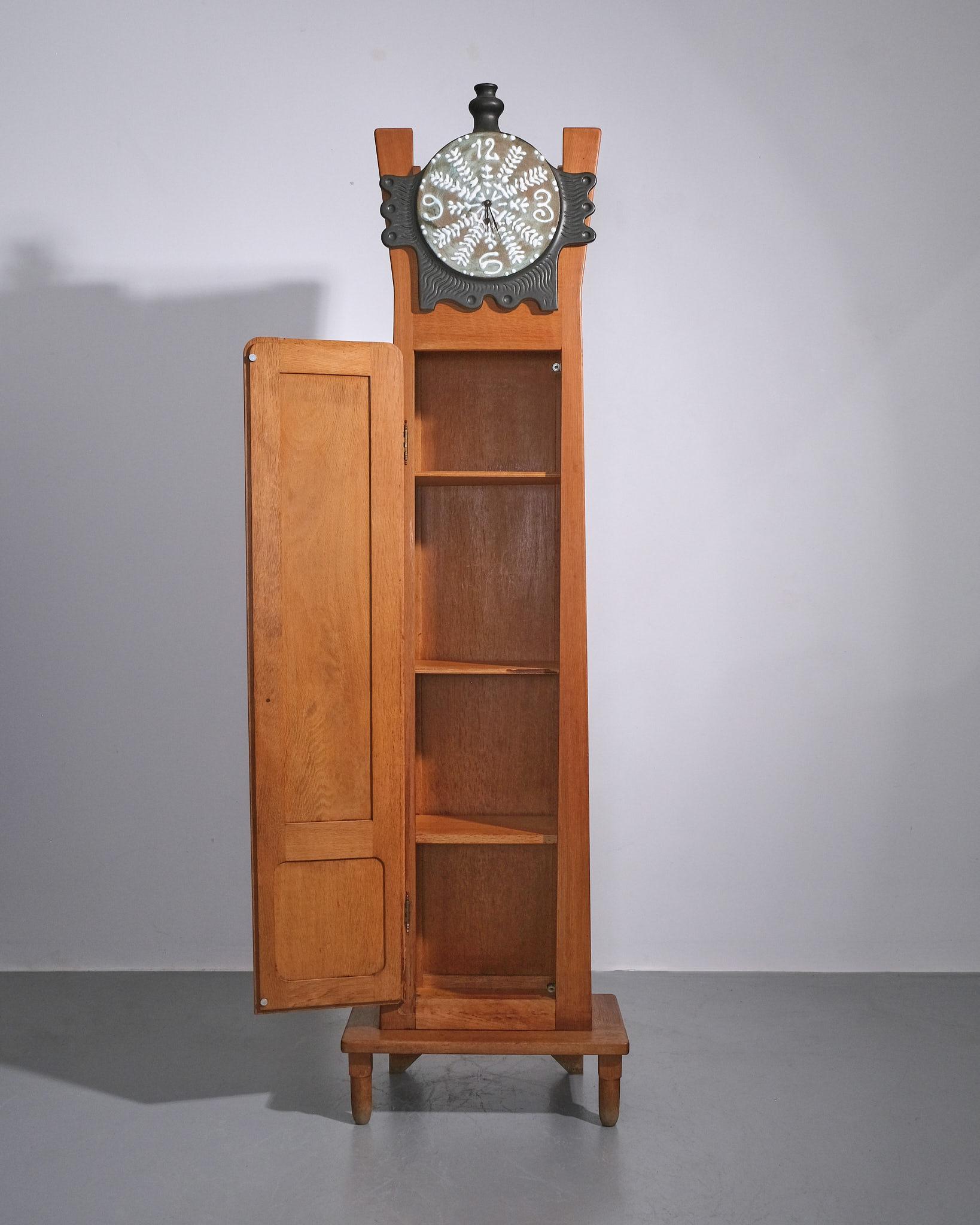 This Longcase Clock by Guillerme et Chambron dates from the 1960s and is part of the Edition Votre Maison series. The clock features a sturdy oak case and a unique hand-glazed ceramic face, measuring H207 x W61 x D35 cm. Guillerme et Chambron were a