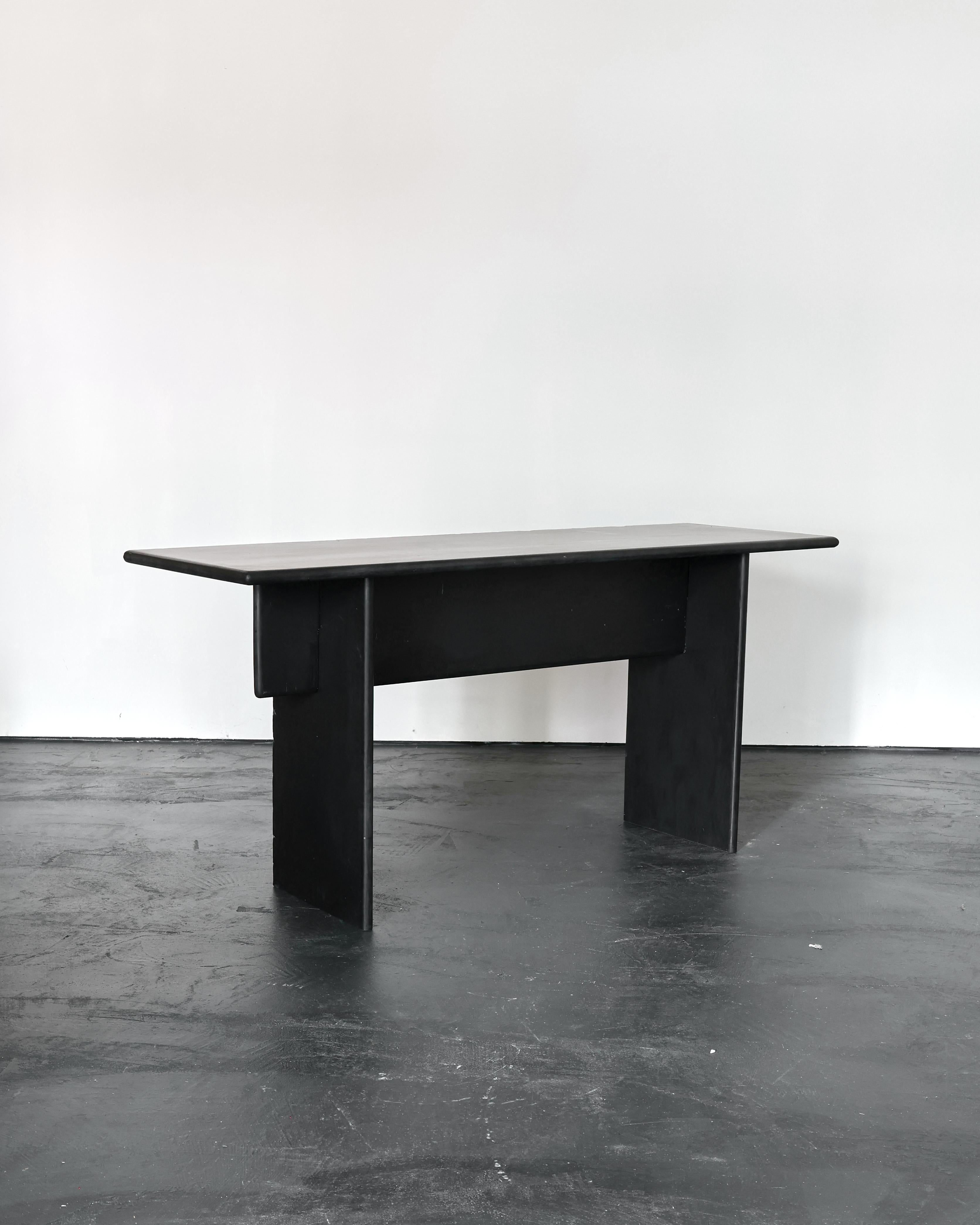 A C.1960s northern Italian polished slate console table from the city of Turin.

Fully dismantle-able with simple interlocking base.

Nicely patinated with age related wear.
