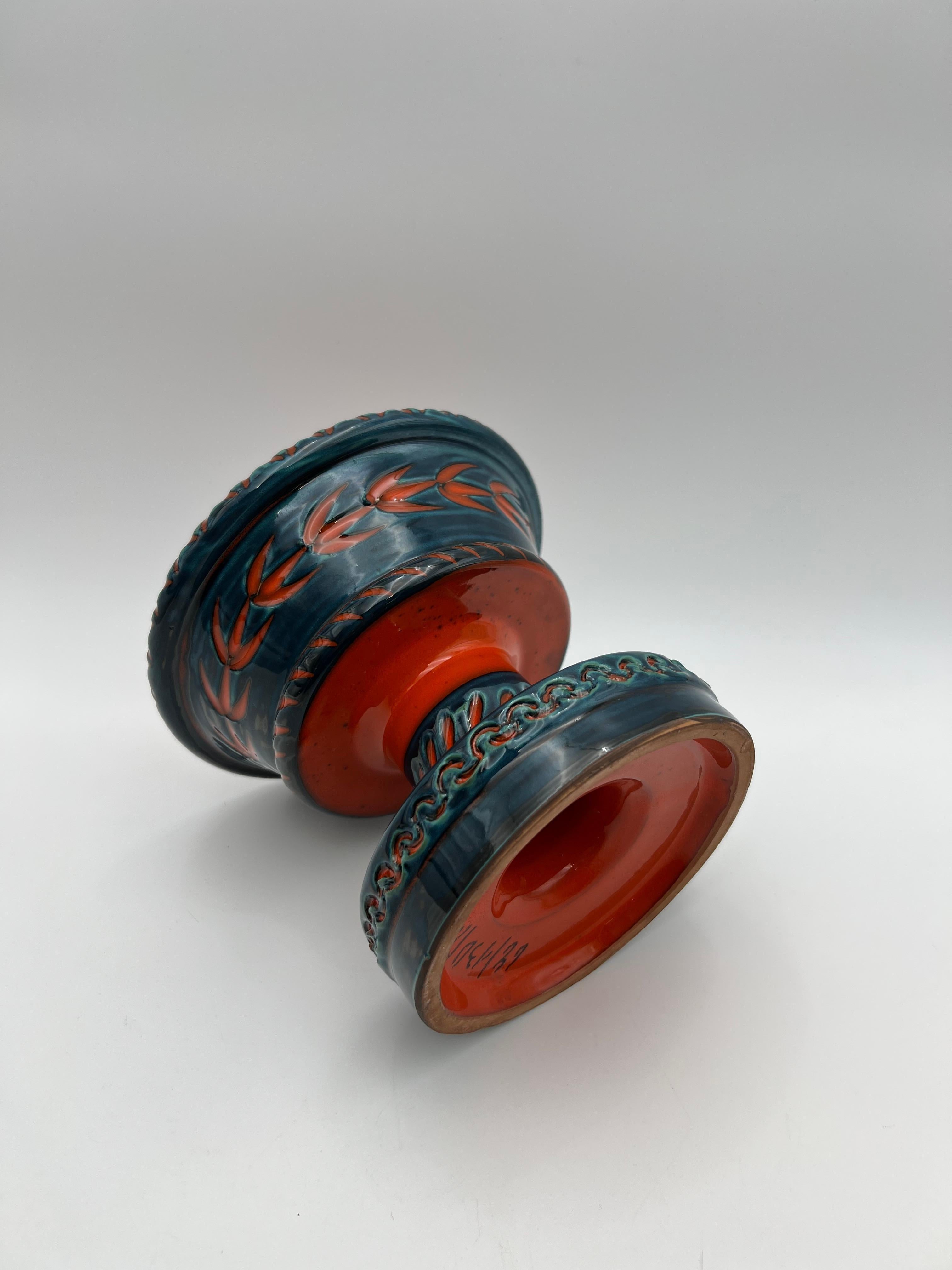 RARO Studio A in ceramica per candele e tealight degli anni 1950/1960 circa. 

Model No. / Marchi di produzione: 68/130 Italia
Designer: Aldo Londi (Italia 1911-2003) 
Produttore: Bitossi 
Periodo: 1950/1960 circa.
Origine: Italia
Tecnica: